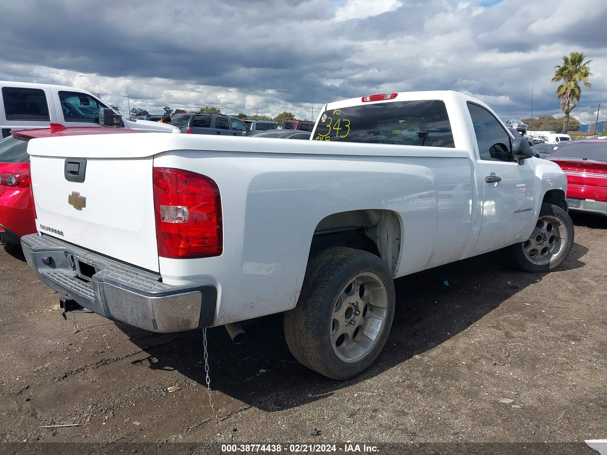 Photo 3 VIN: 1GCEC14X08Z181327 - CHEVROLET SILVERADO 