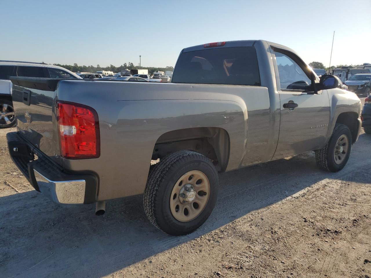 Photo 2 VIN: 1GCEC14X08Z246015 - CHEVROLET SILVERADO 