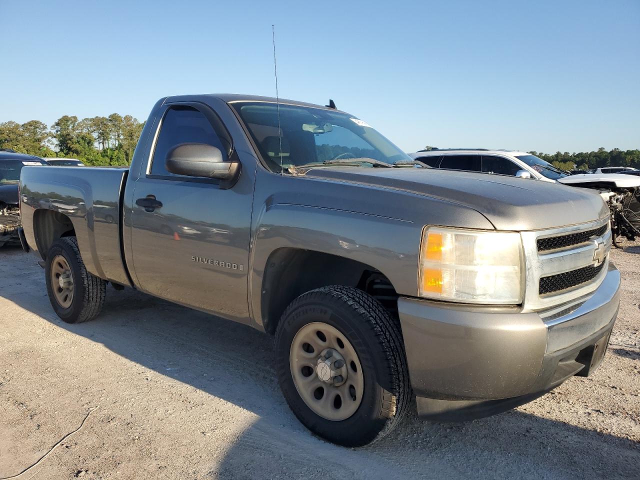 Photo 3 VIN: 1GCEC14X08Z246015 - CHEVROLET SILVERADO 