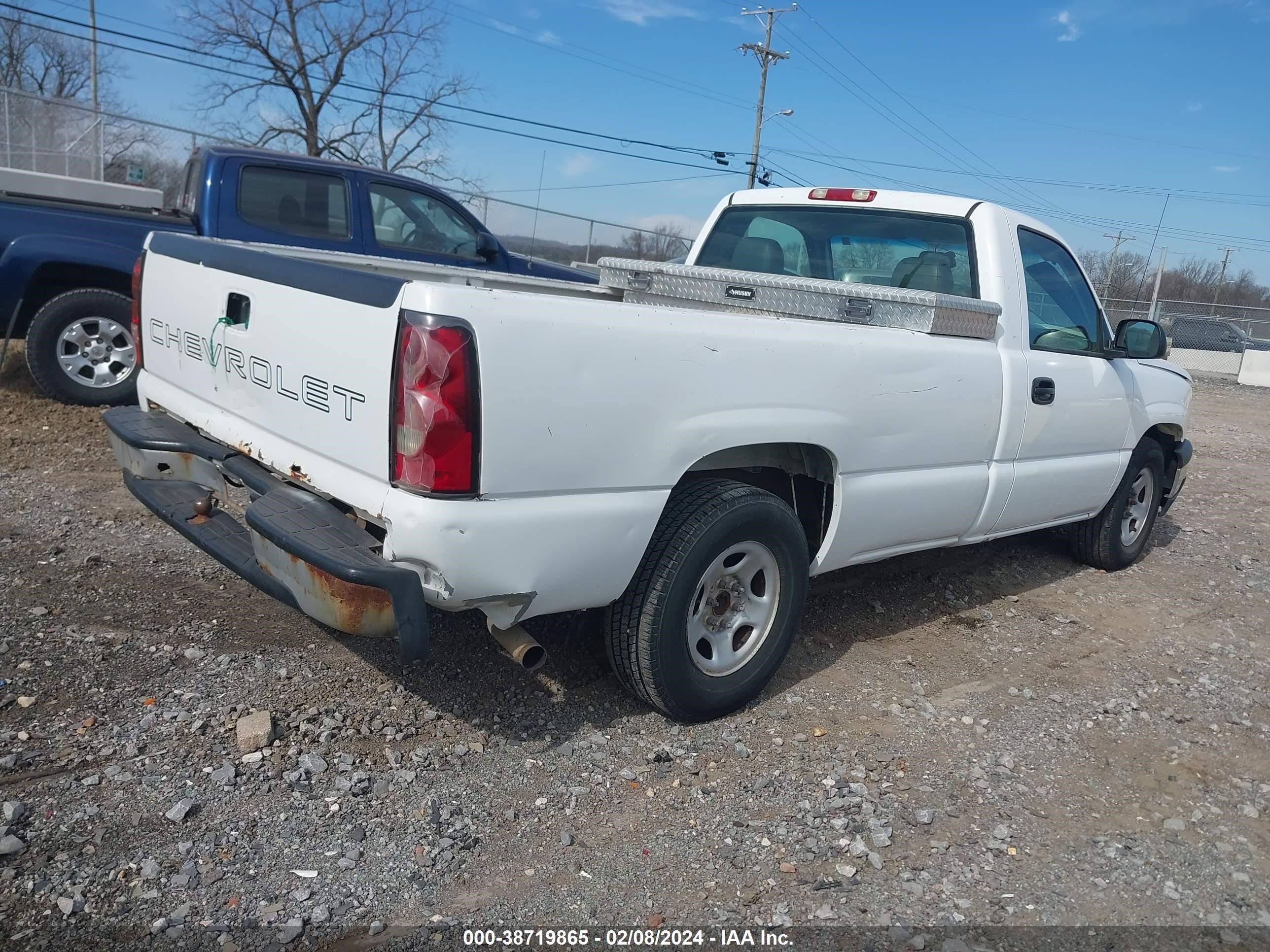 Photo 3 VIN: 1GCEC14X13Z331860 - CHEVROLET SILVERADO 