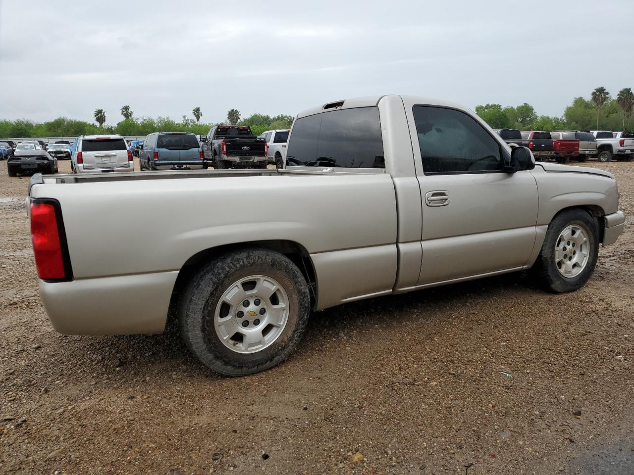 Photo 2 VIN: 1GCEC14X15Z186340 - CHEVROLET SILVERADO 