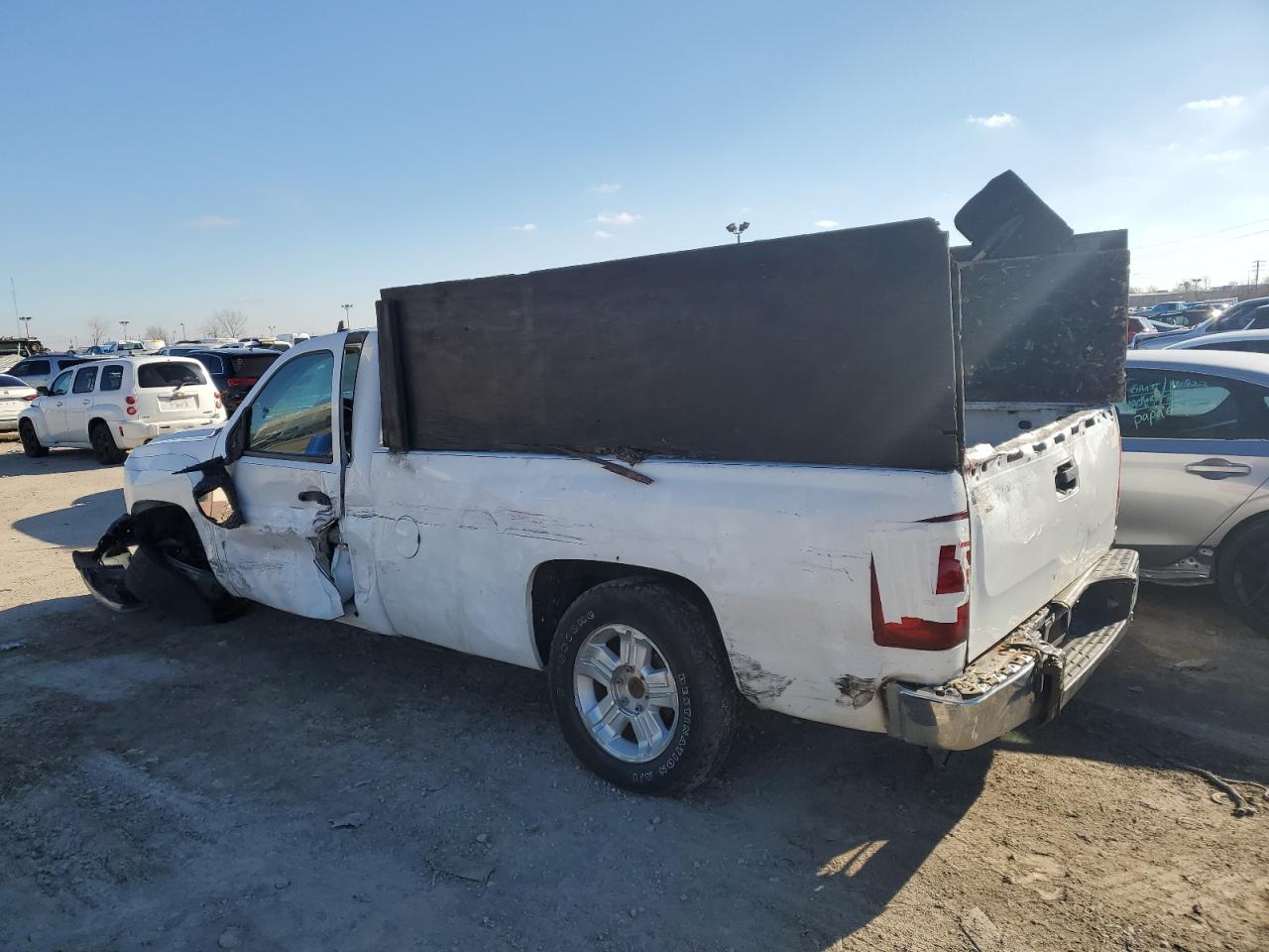 Photo 2 VIN: 1GCEC14X18Z205229 - CHEVROLET SILVERADO 