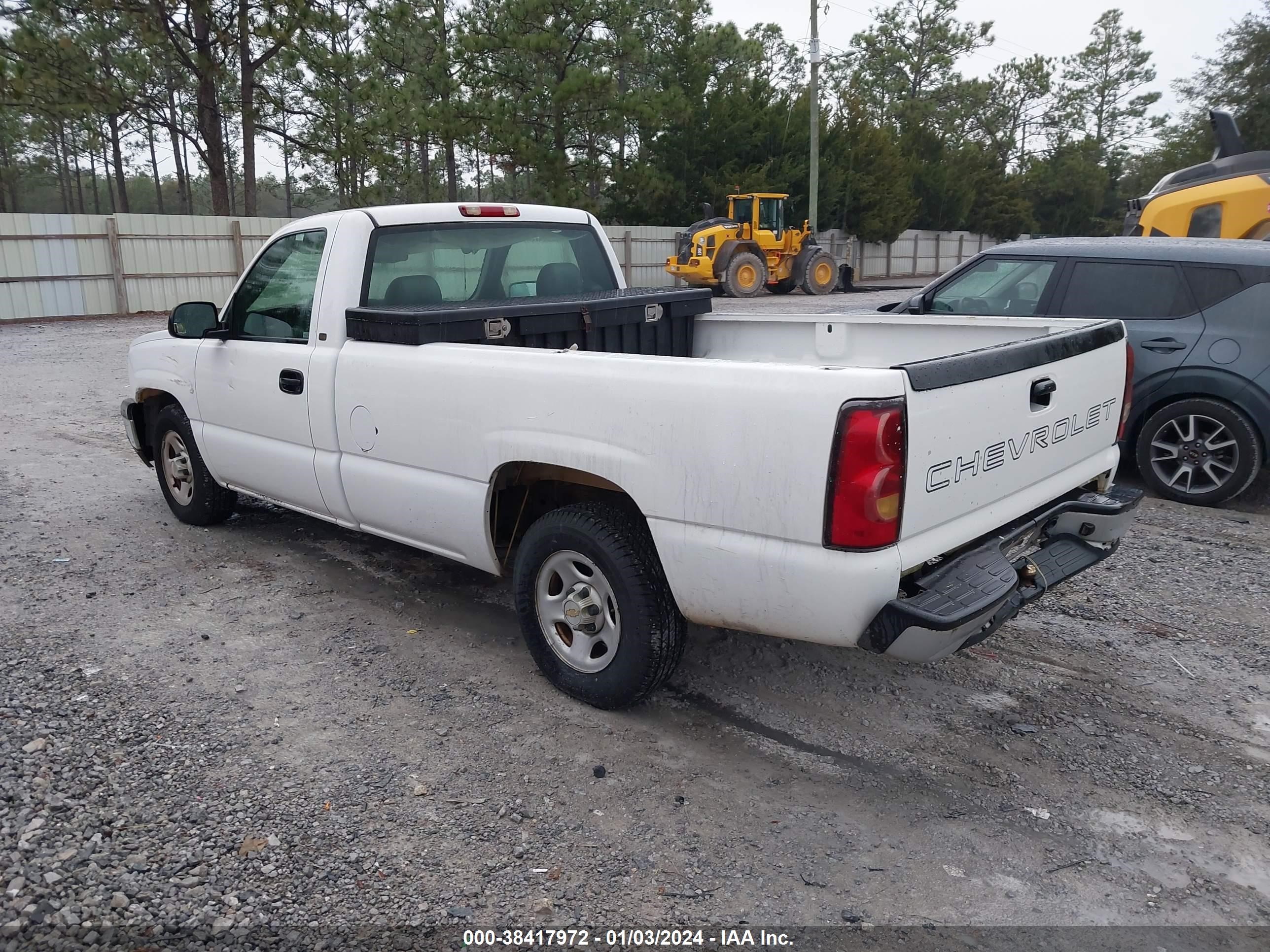 Photo 2 VIN: 1GCEC14X34Z108043 - CHEVROLET SILVERADO 