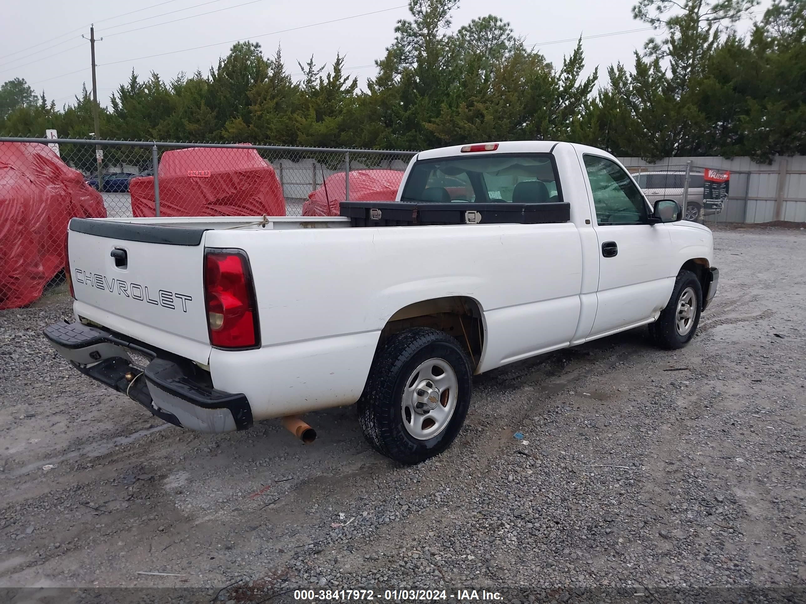 Photo 3 VIN: 1GCEC14X34Z108043 - CHEVROLET SILVERADO 