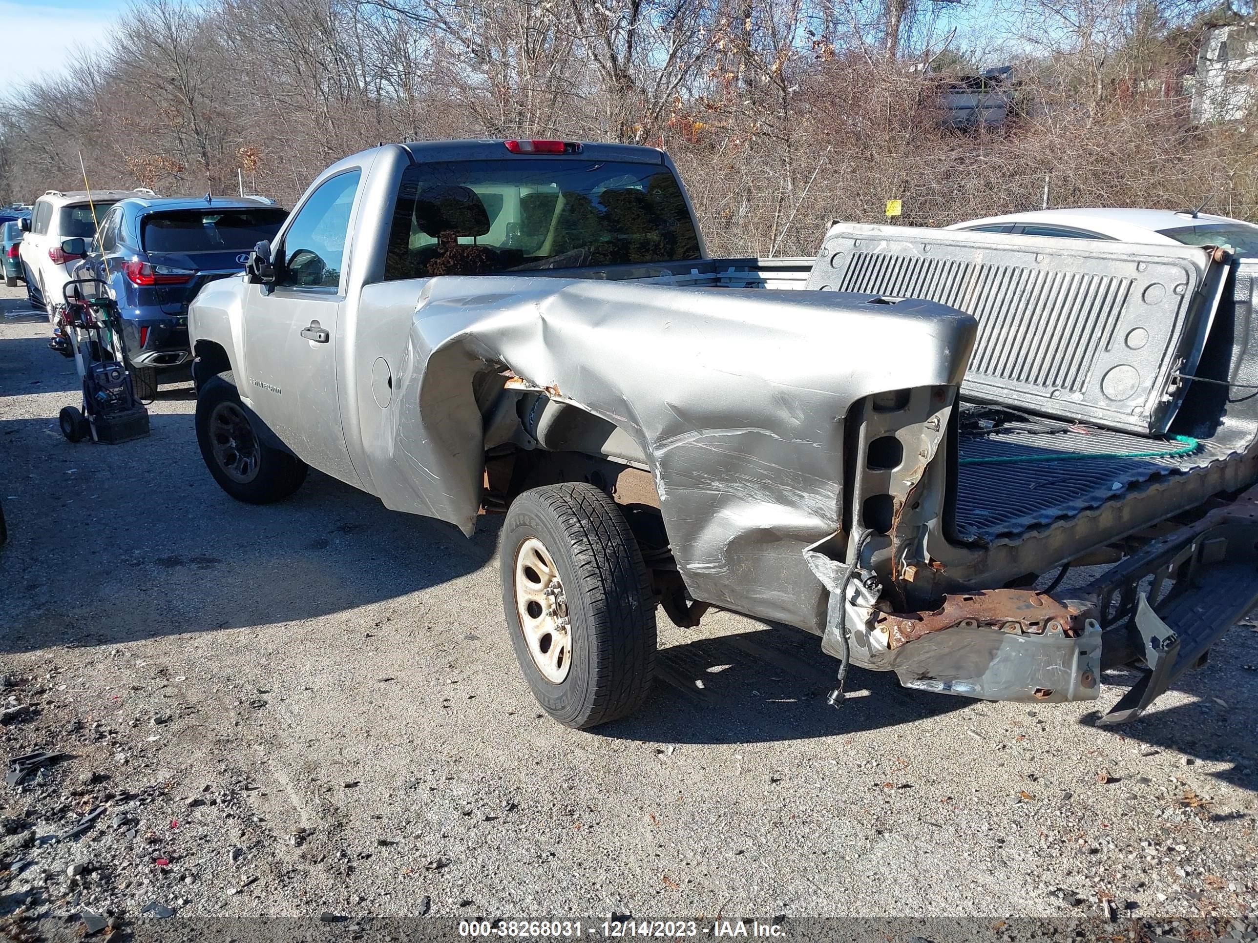 Photo 2 VIN: 1GCEC14X38Z141825 - CHEVROLET SILVERADO 