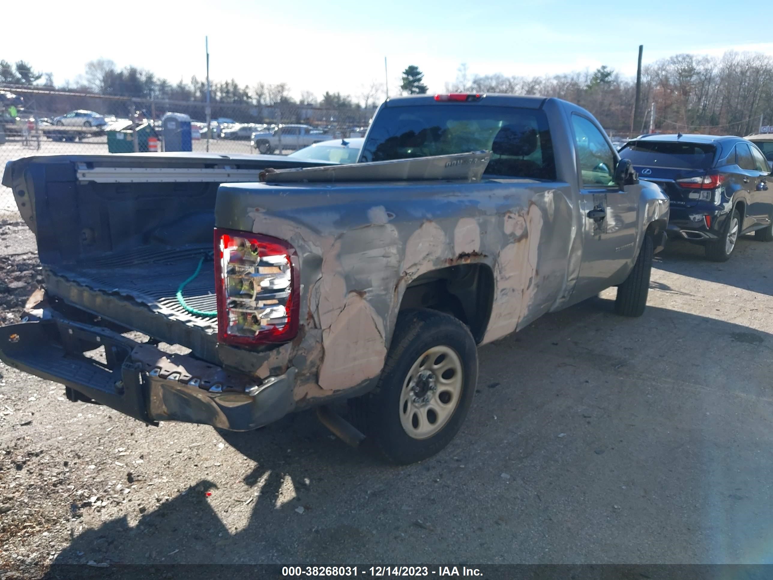 Photo 3 VIN: 1GCEC14X38Z141825 - CHEVROLET SILVERADO 