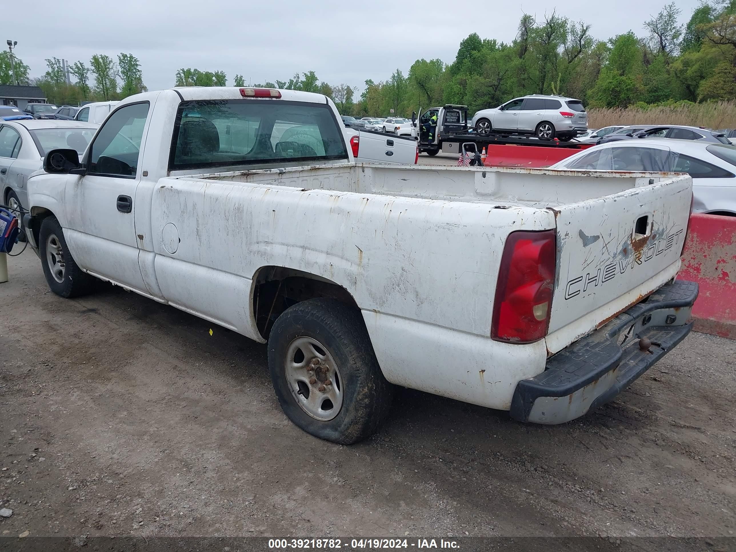 Photo 2 VIN: 1GCEC14X53Z184507 - CHEVROLET SILVERADO 