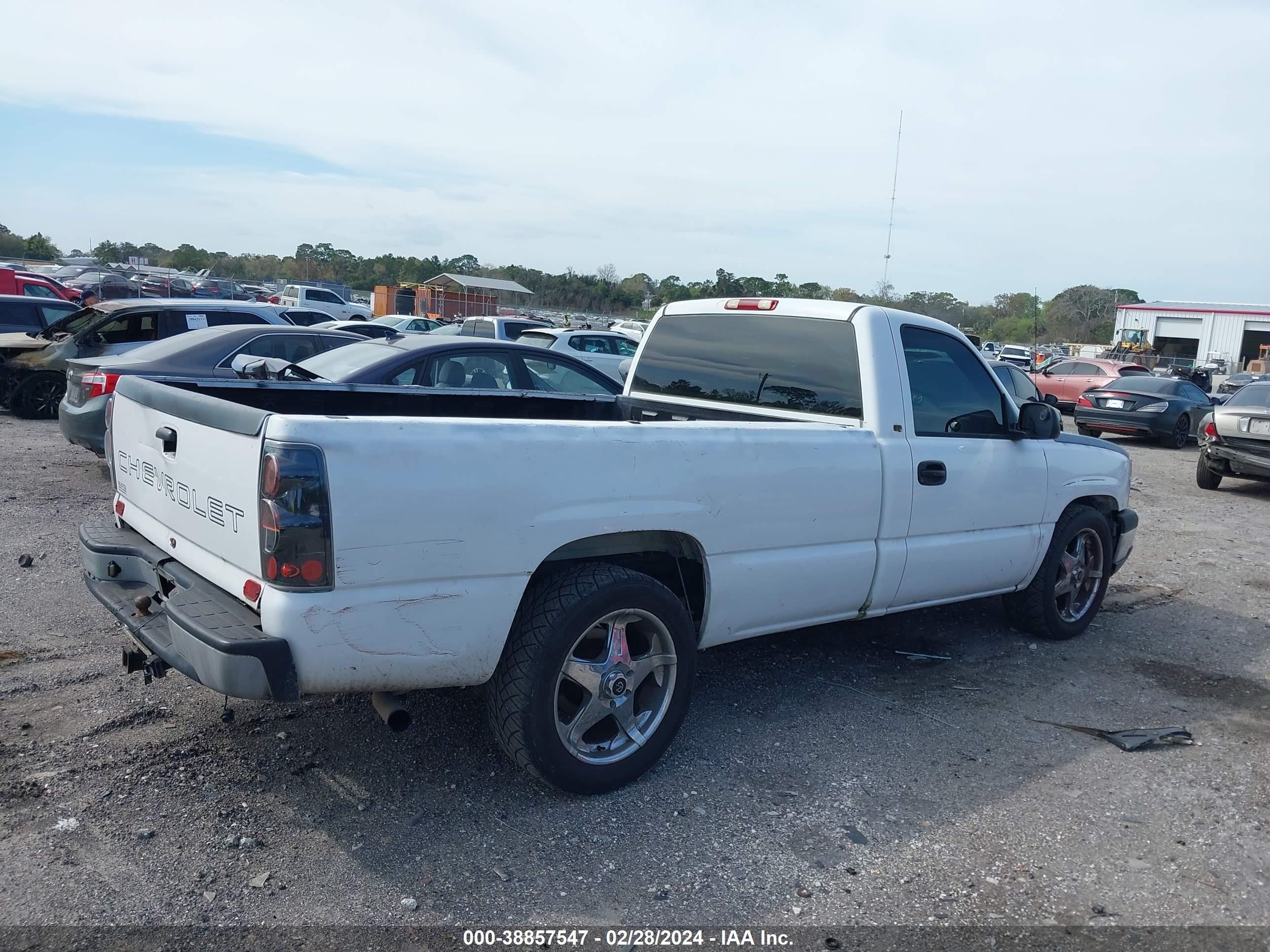 Photo 3 VIN: 1GCEC14X54Z236073 - CHEVROLET SILVERADO 