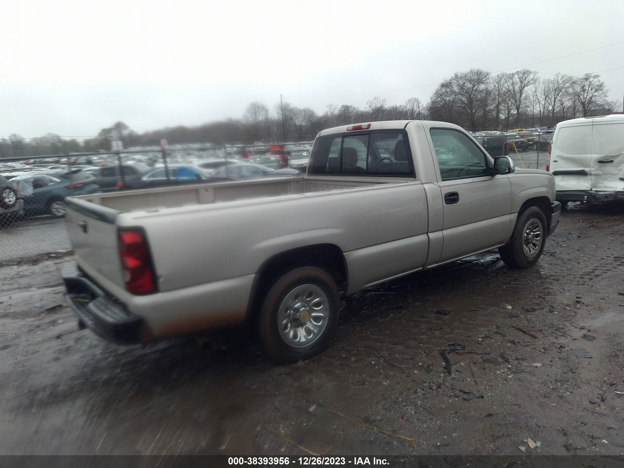 Photo 3 VIN: 1GCEC14X65Z339519 - CHEVROLET SILVERADO 