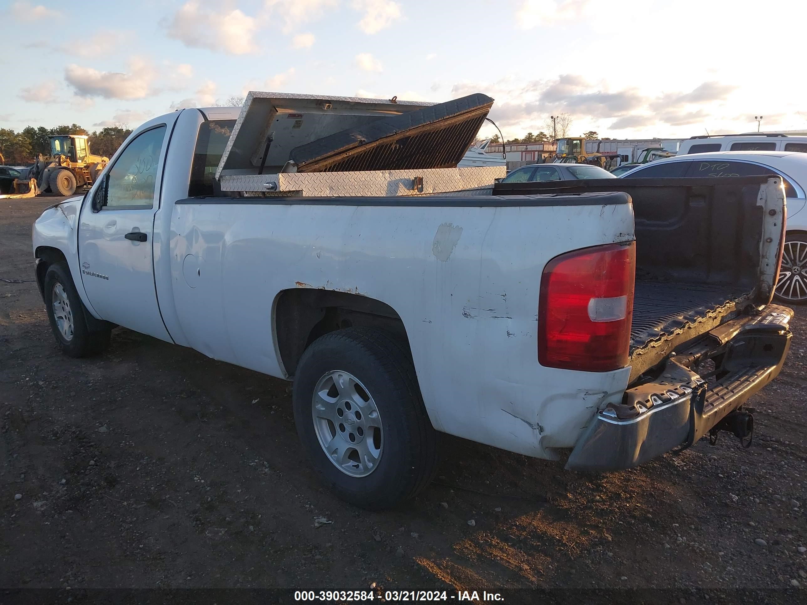 Photo 2 VIN: 1GCEC14X67Z622814 - CHEVROLET SILVERADO 