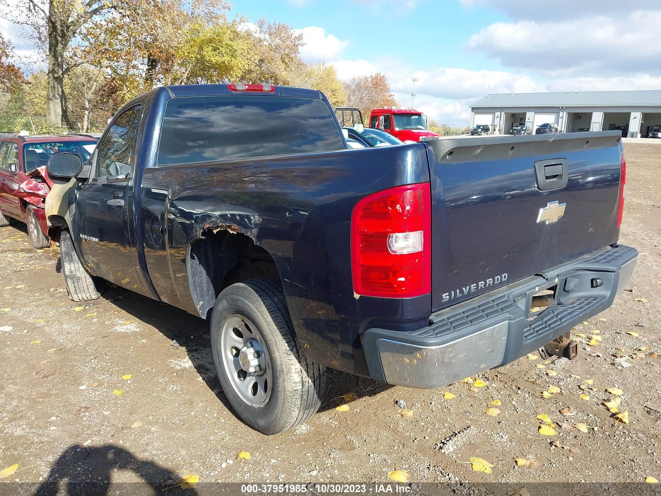 Photo 2 VIN: 1GCEC14X68Z232796 - CHEVROLET SILVERADO 