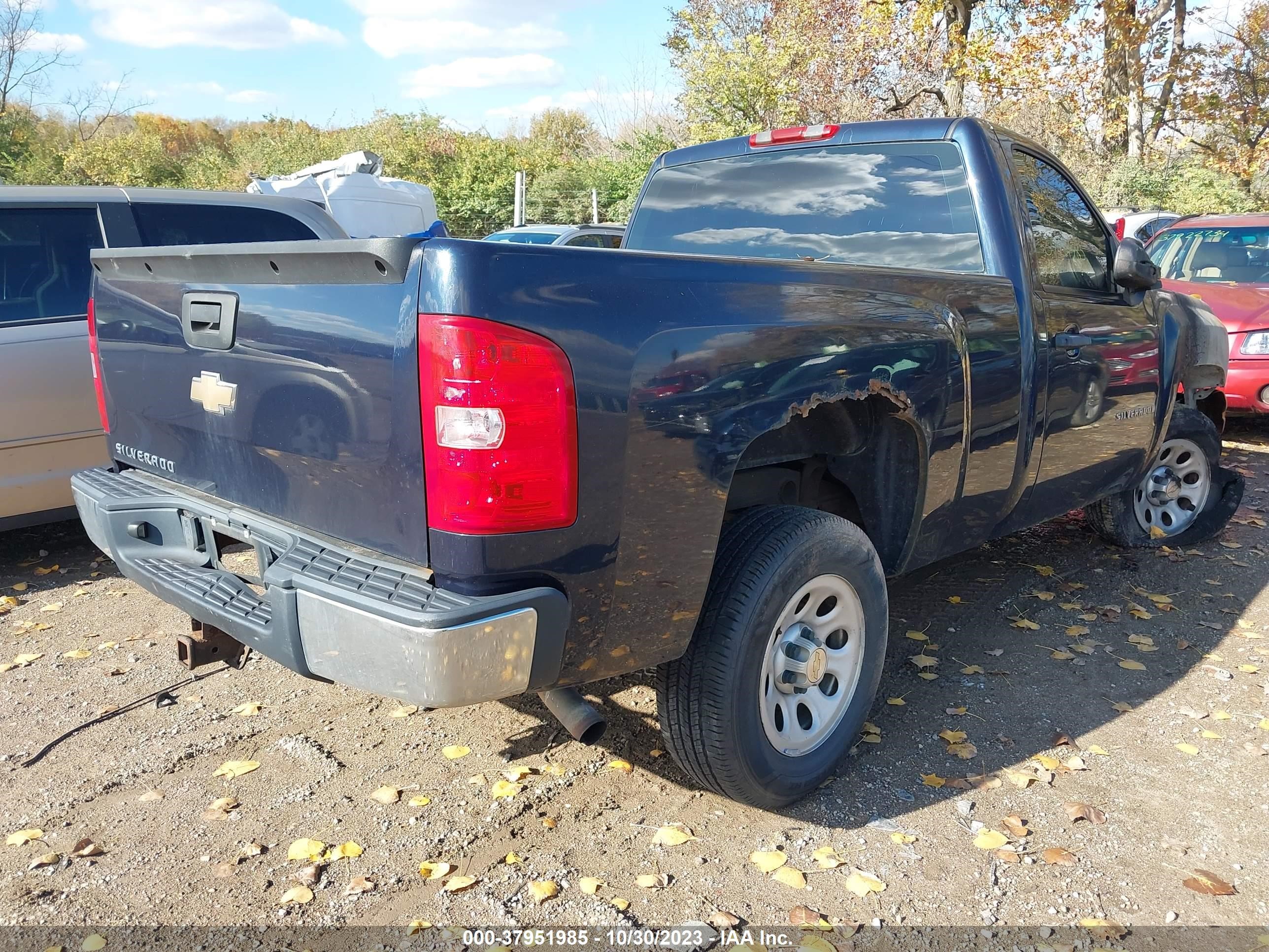 Photo 3 VIN: 1GCEC14X68Z232796 - CHEVROLET SILVERADO 