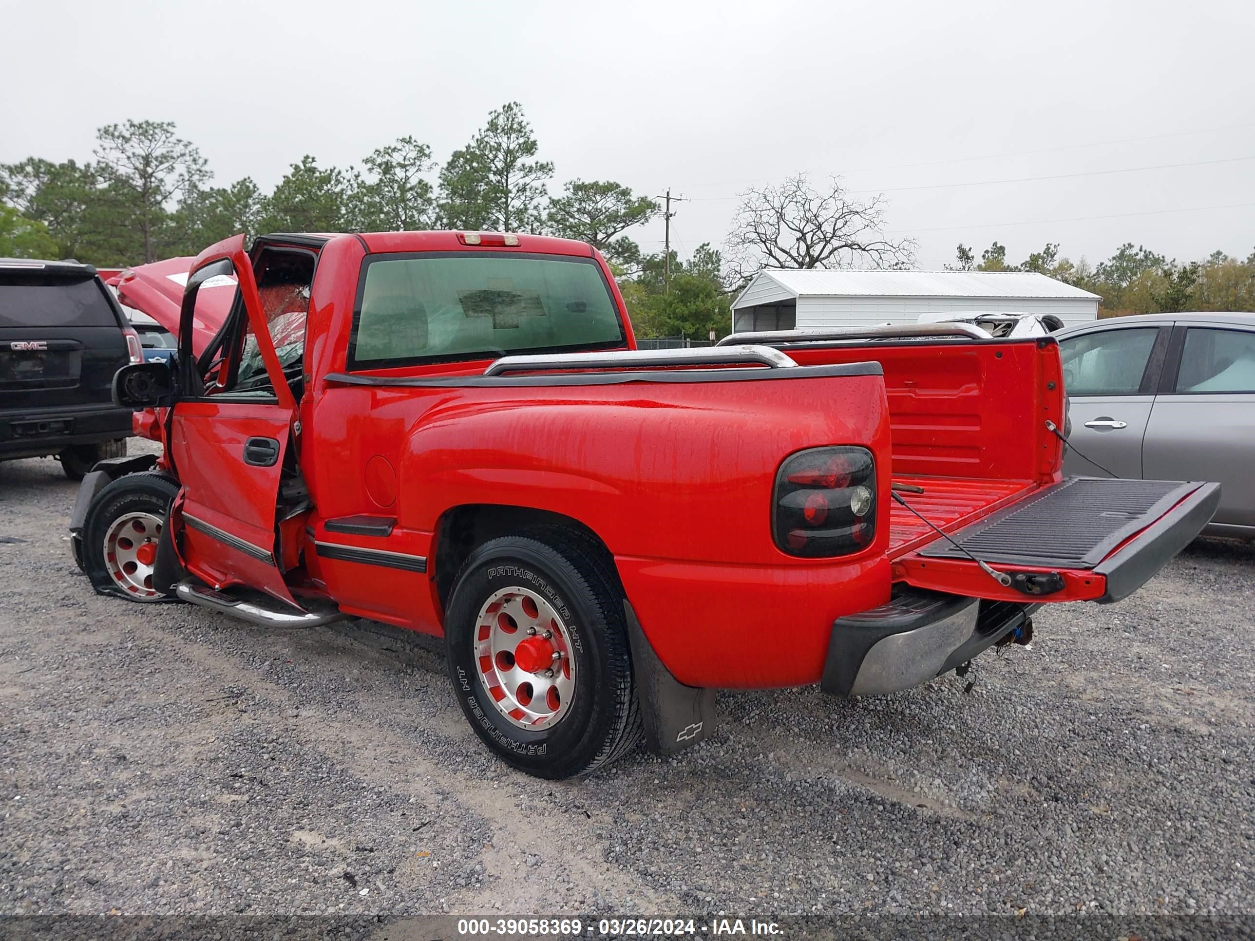 Photo 2 VIN: 1GCEC14X73Z236607 - CHEVROLET SILVERADO 