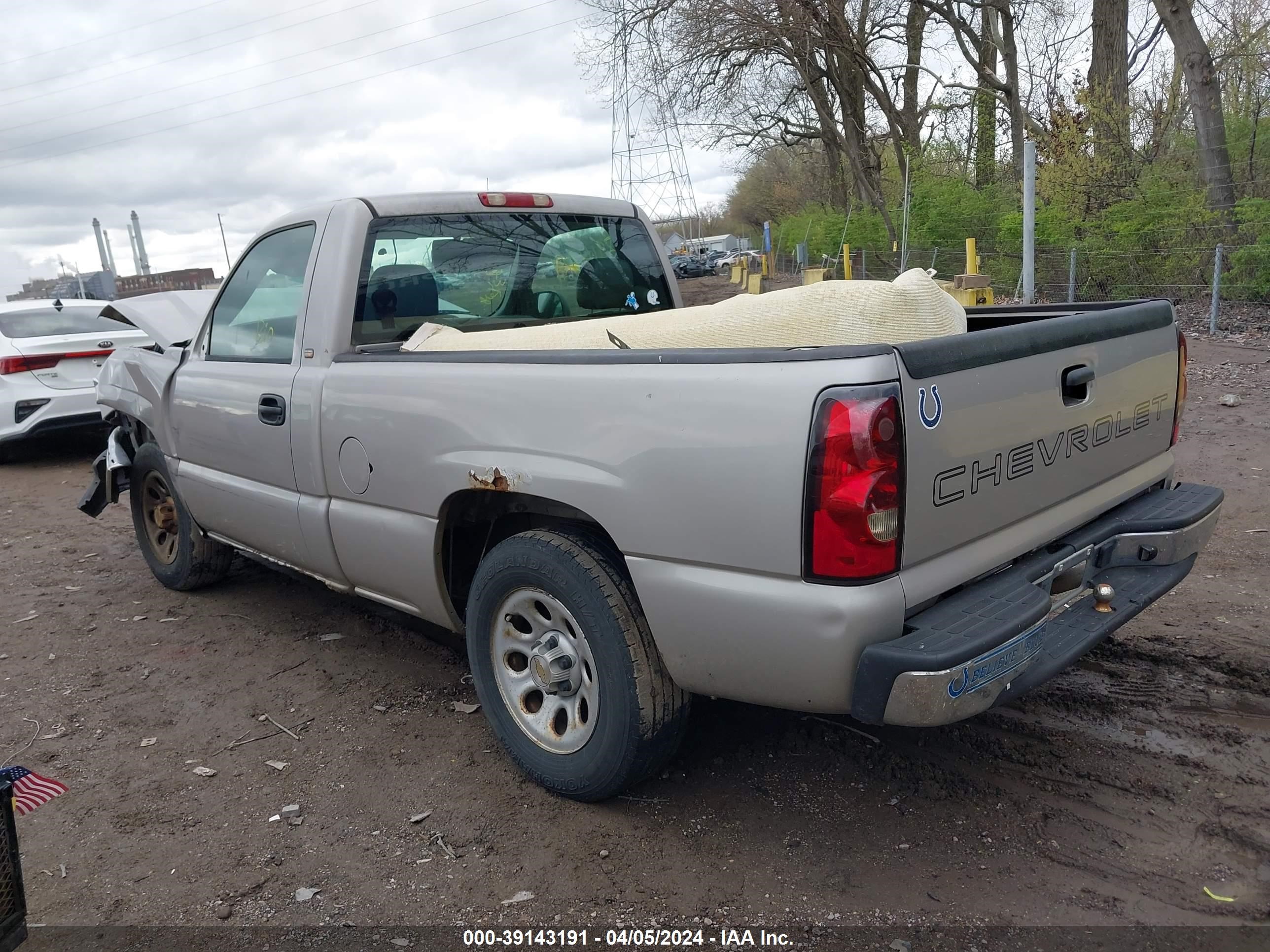 Photo 2 VIN: 1GCEC14X75Z125333 - CHEVROLET SILVERADO 