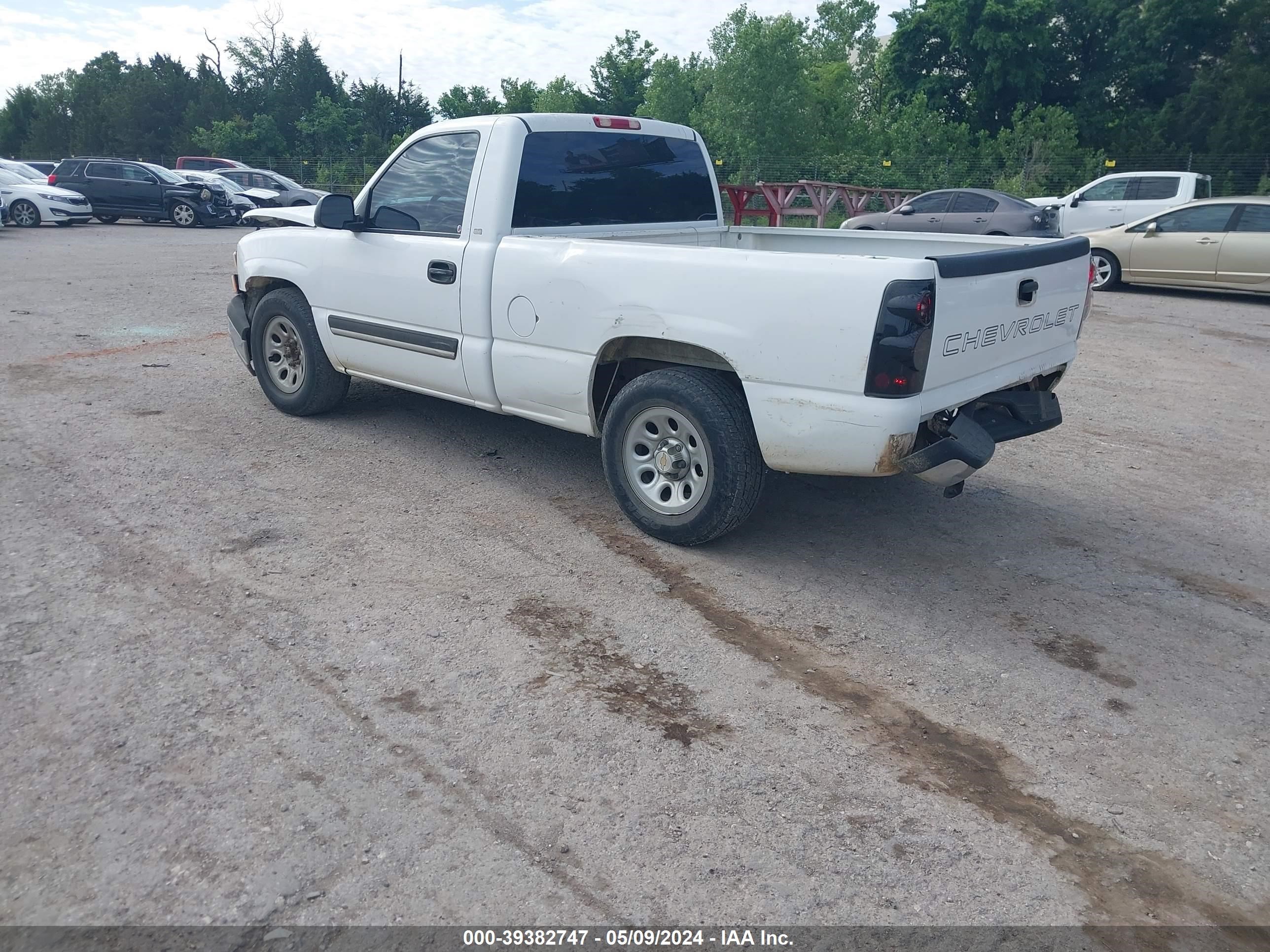 Photo 2 VIN: 1GCEC14X75Z178386 - CHEVROLET SILVERADO 