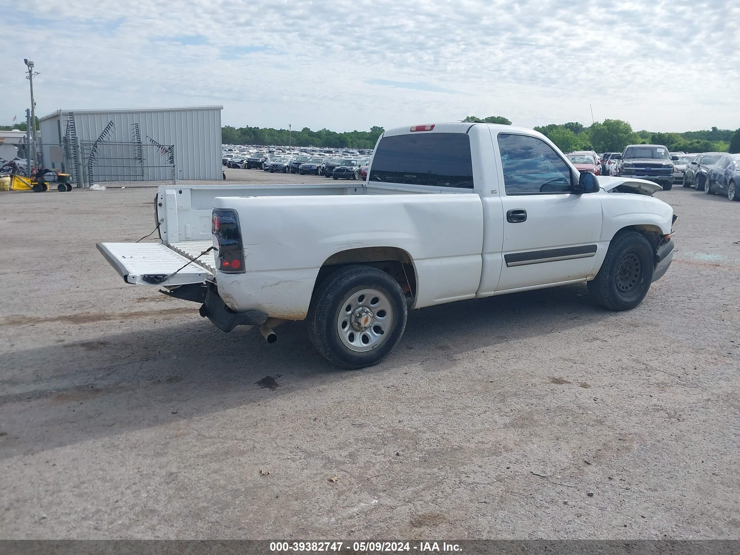 Photo 3 VIN: 1GCEC14X75Z178386 - CHEVROLET SILVERADO 