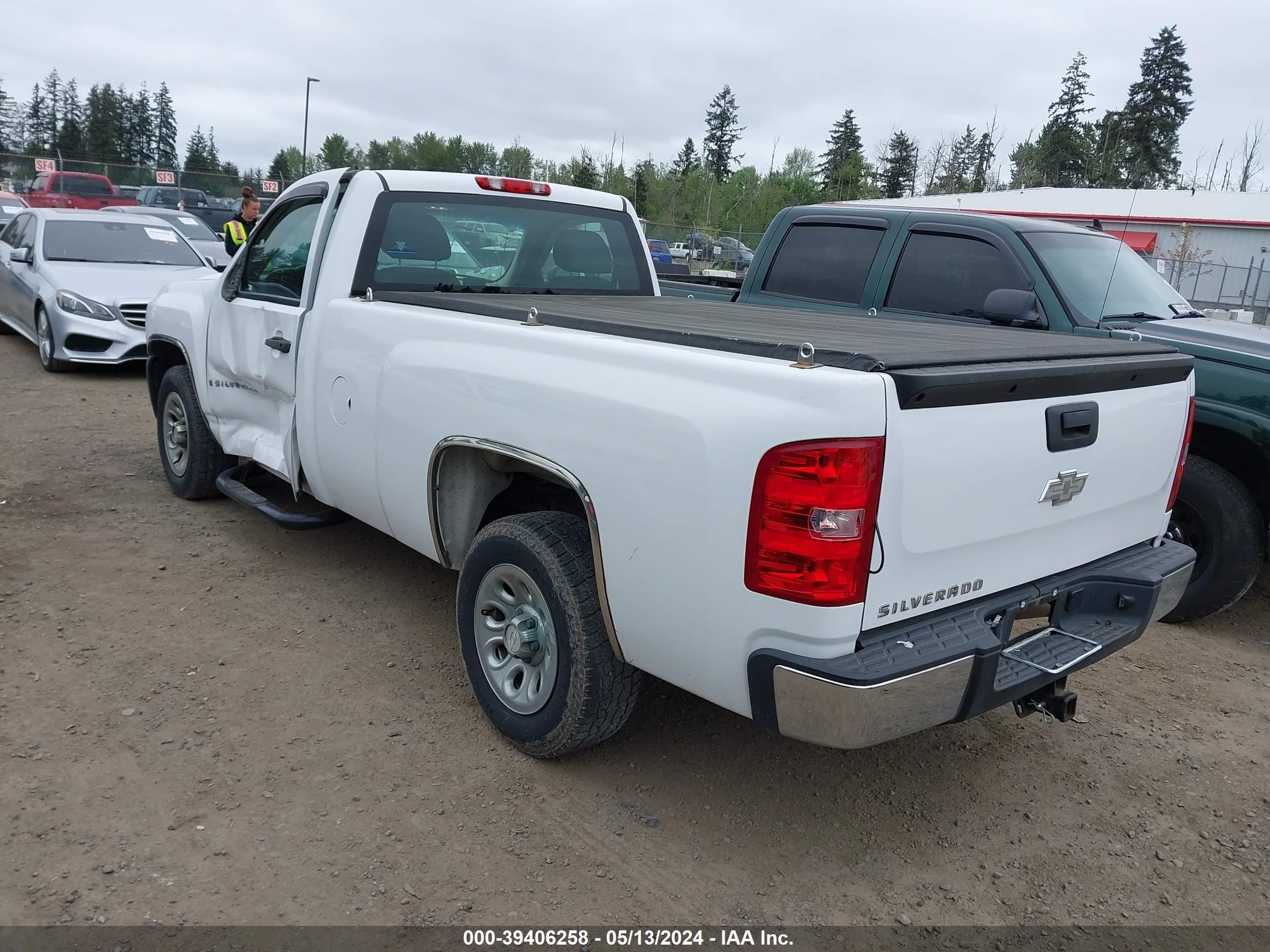 Photo 2 VIN: 1GCEC14X87Z638030 - CHEVROLET SILVERADO 