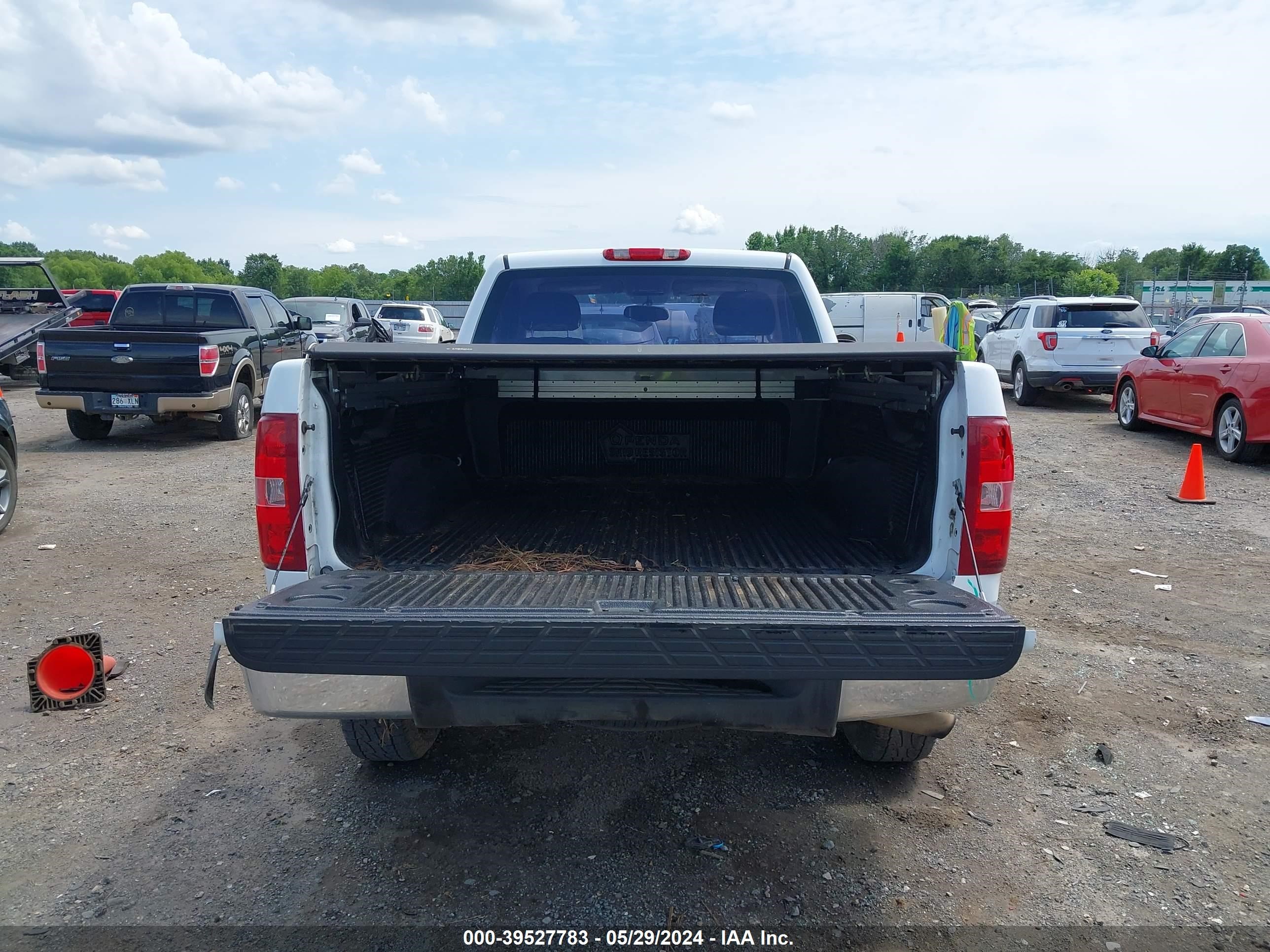 Photo 7 VIN: 1GCEC14X98Z216950 - CHEVROLET SILVERADO 