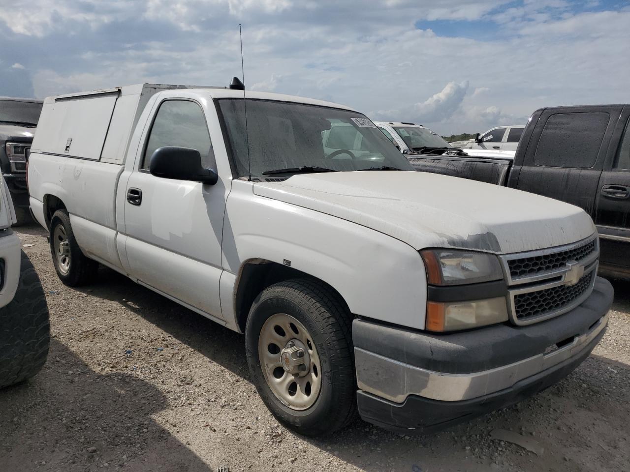 Photo 3 VIN: 1GCEC14XX7Z146406 - CHEVROLET SILVERADO 