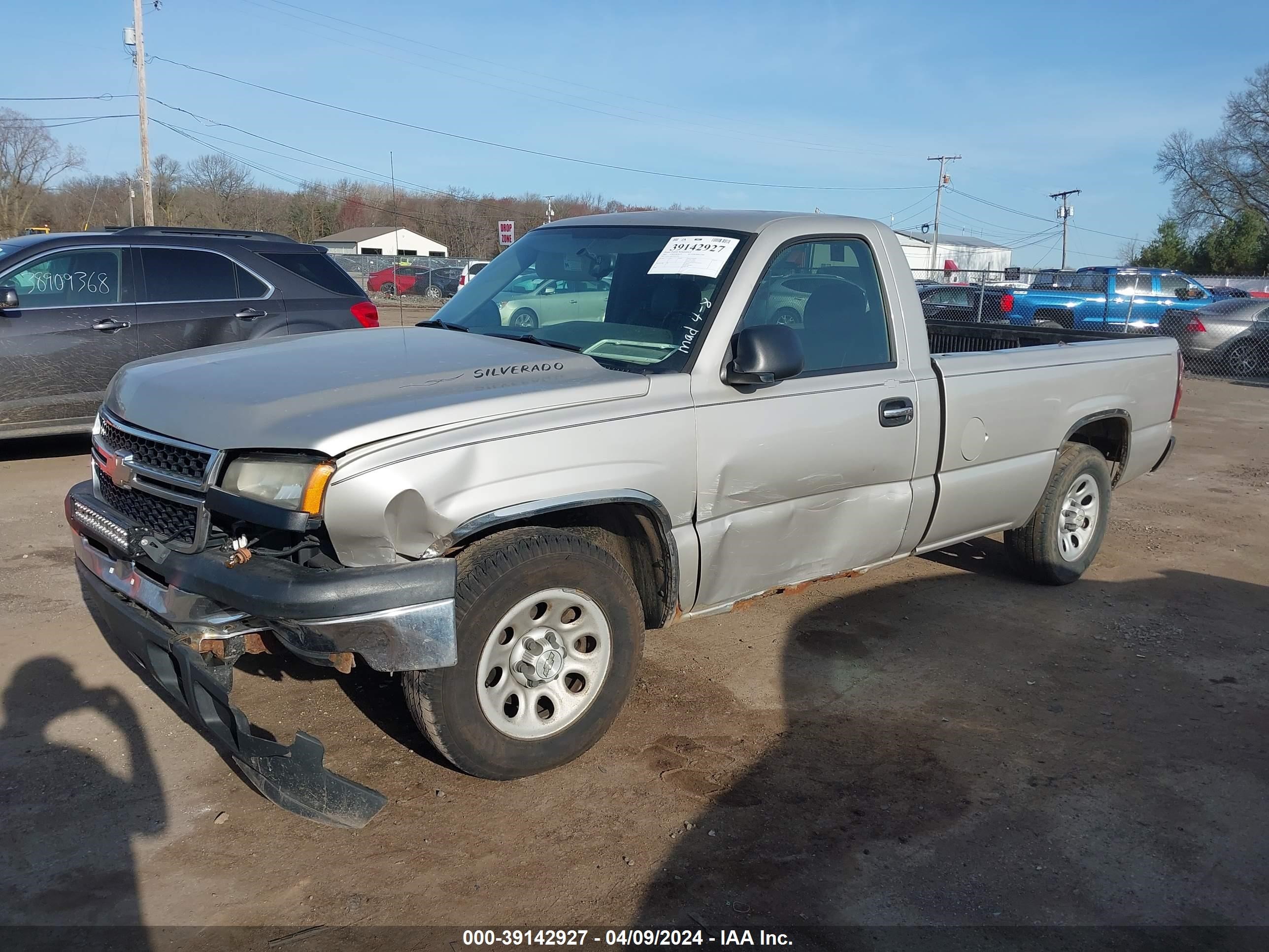 Photo 1 VIN: 1GCEC14XX7Z193791 - CHEVROLET SILVERADO 