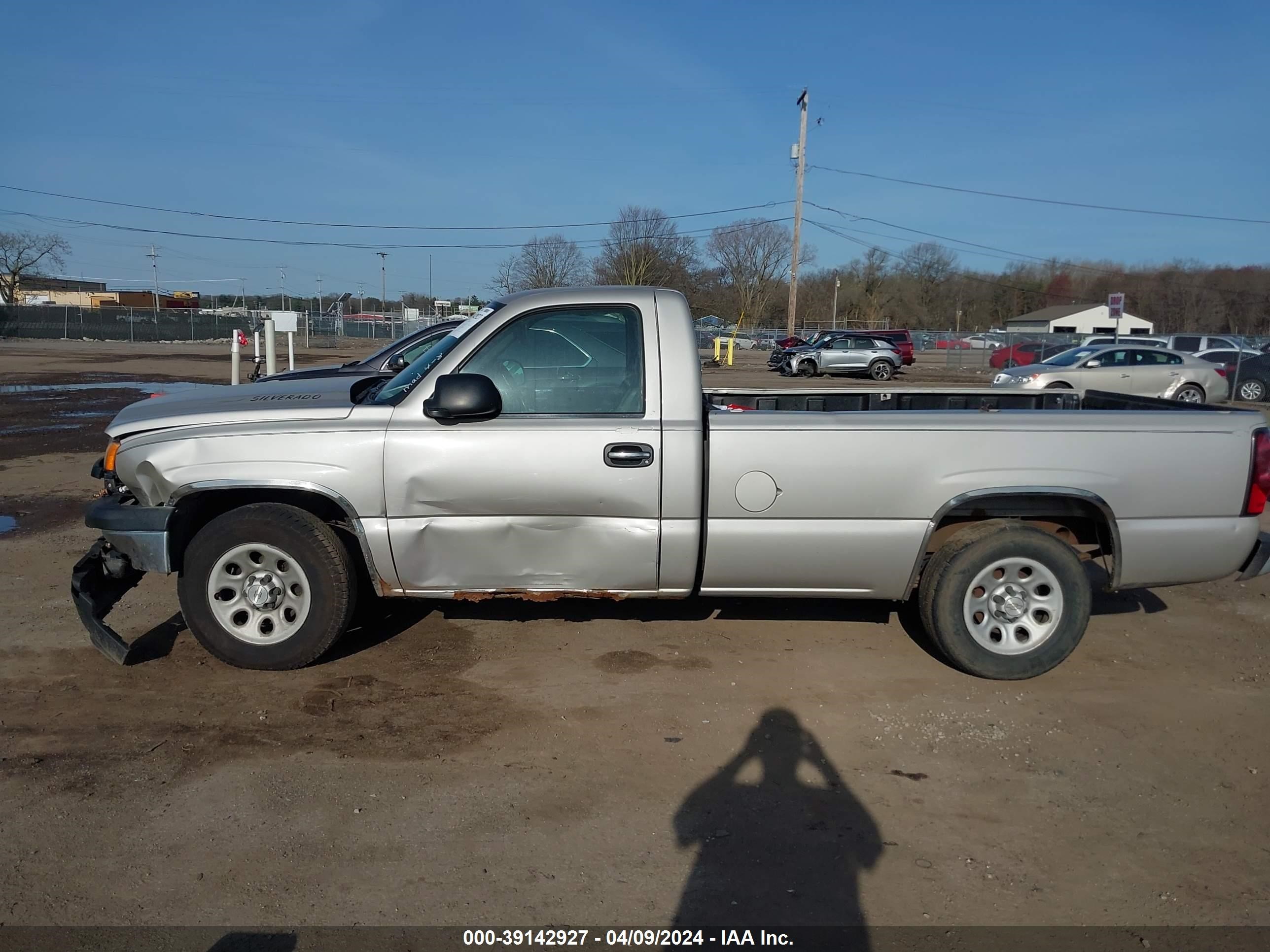 Photo 12 VIN: 1GCEC14XX7Z193791 - CHEVROLET SILVERADO 