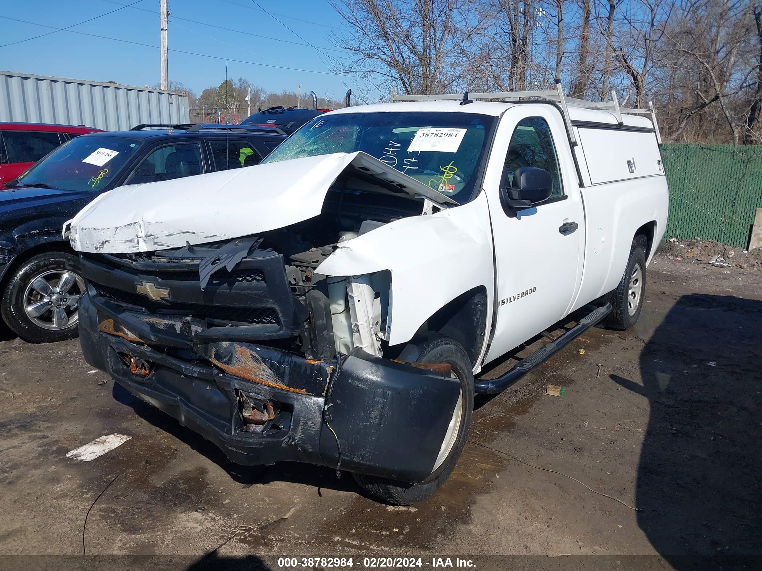 Photo 1 VIN: 1GCEC14XX8Z137514 - CHEVROLET SILVERADO 