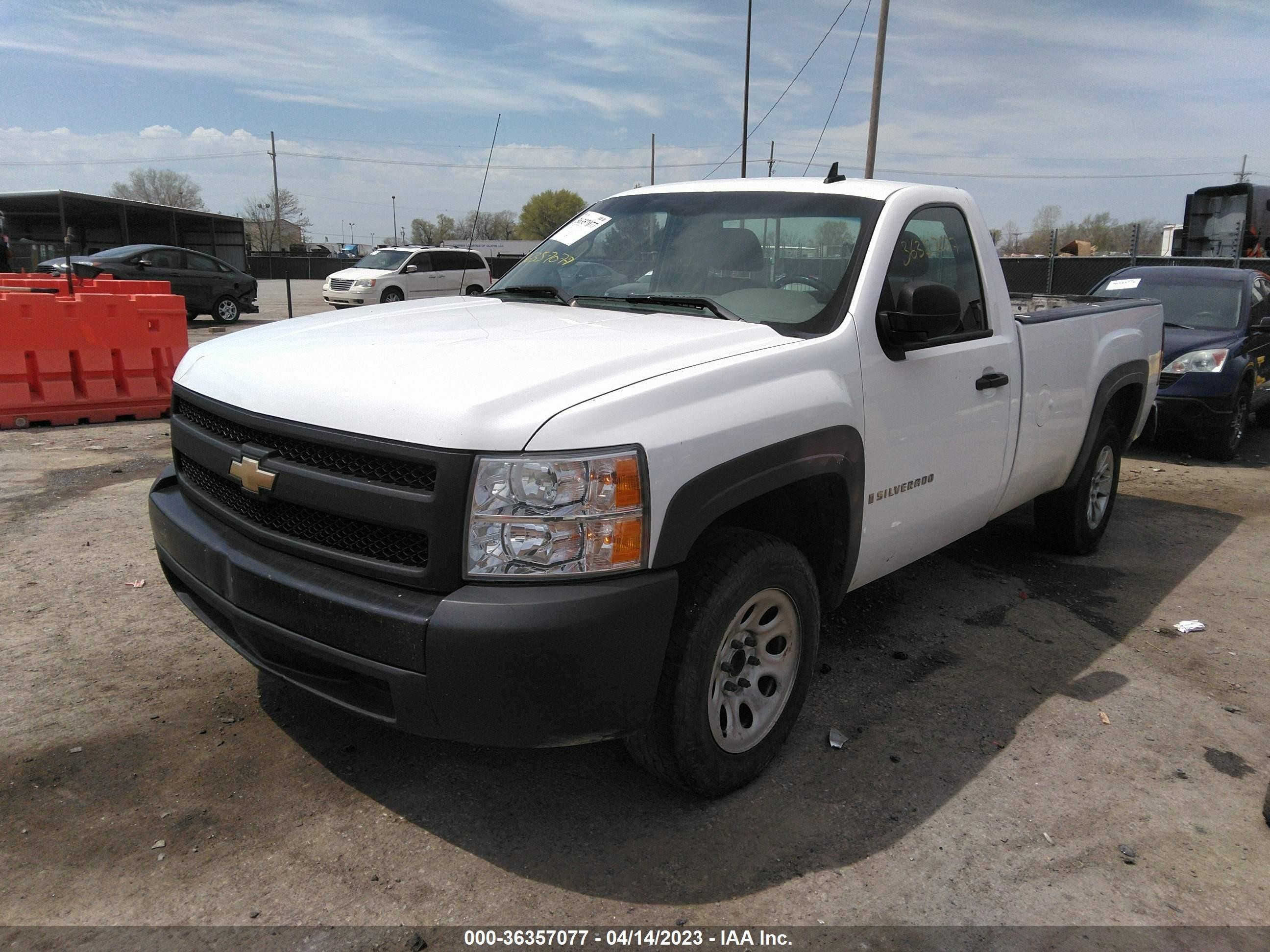 Photo 1 VIN: 1GCEC14XX8Z185627 - CHEVROLET SILVERADO 