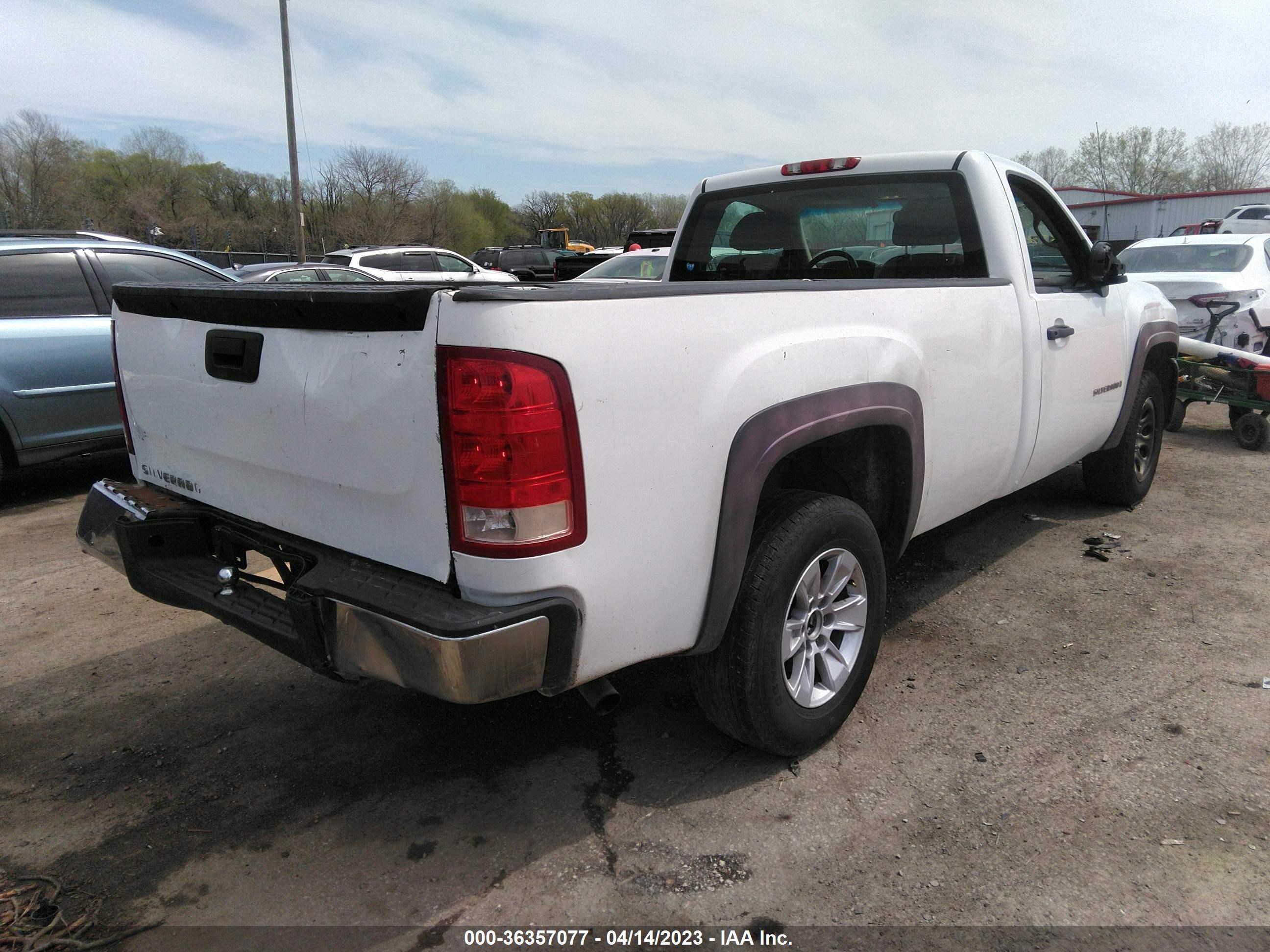 Photo 3 VIN: 1GCEC14XX8Z185627 - CHEVROLET SILVERADO 