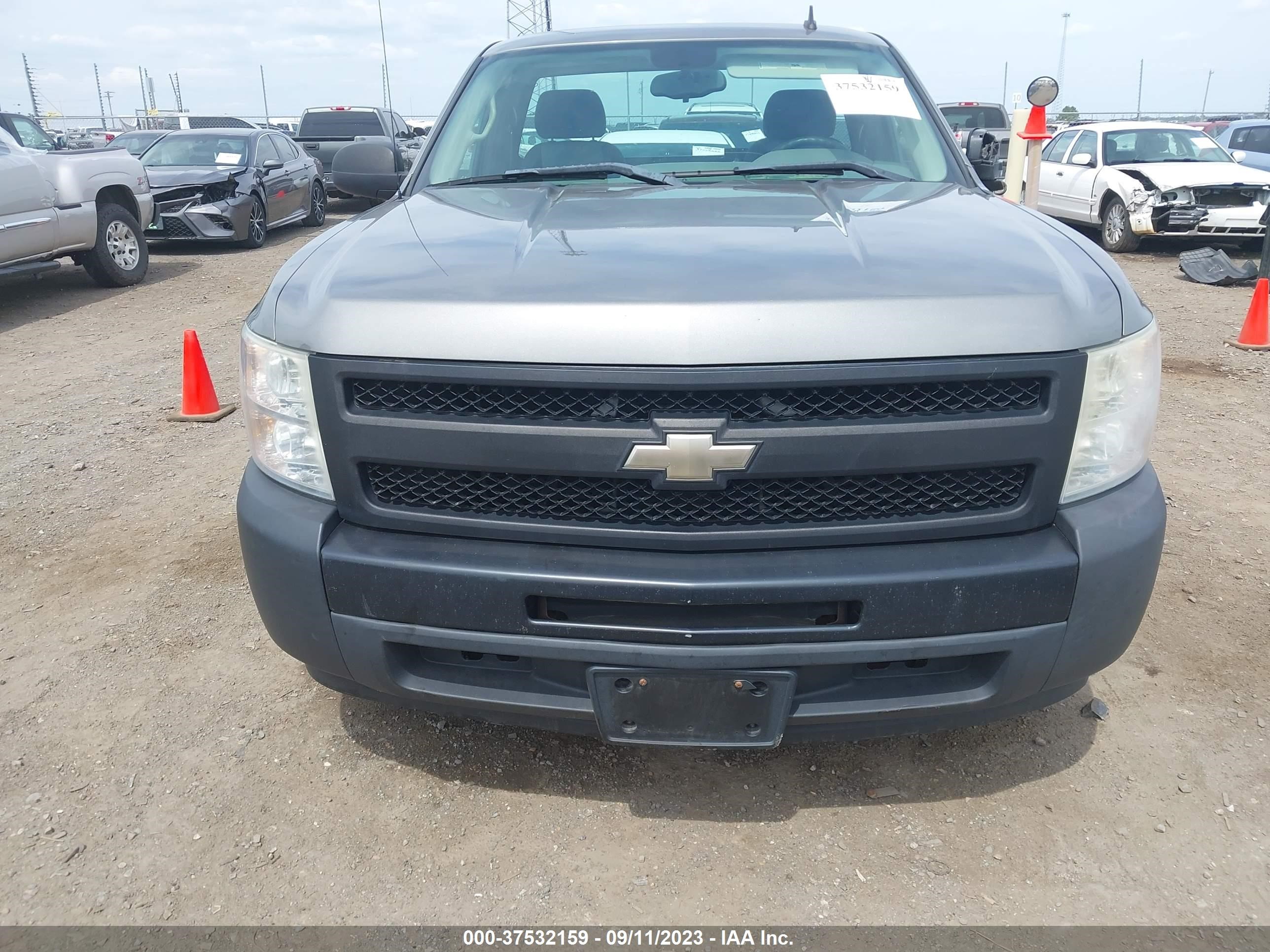 Photo 11 VIN: 1GCEC14XX9Z151477 - CHEVROLET SILVERADO 