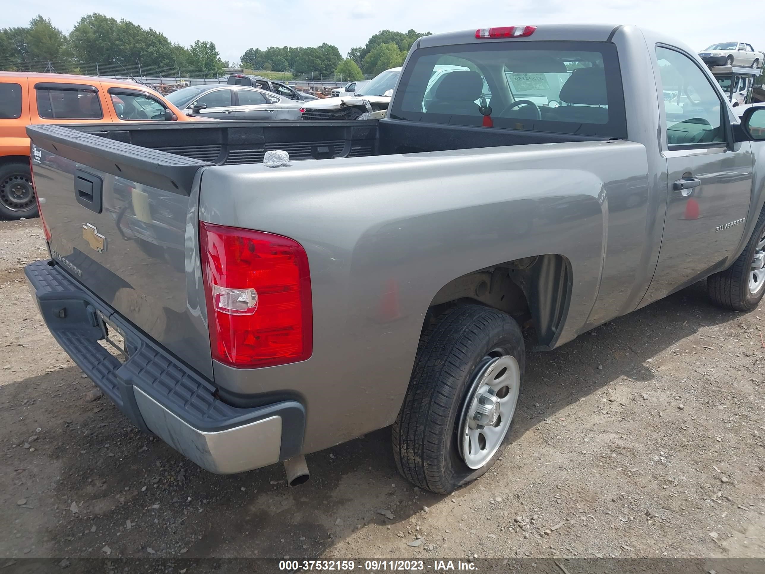 Photo 3 VIN: 1GCEC14XX9Z151477 - CHEVROLET SILVERADO 