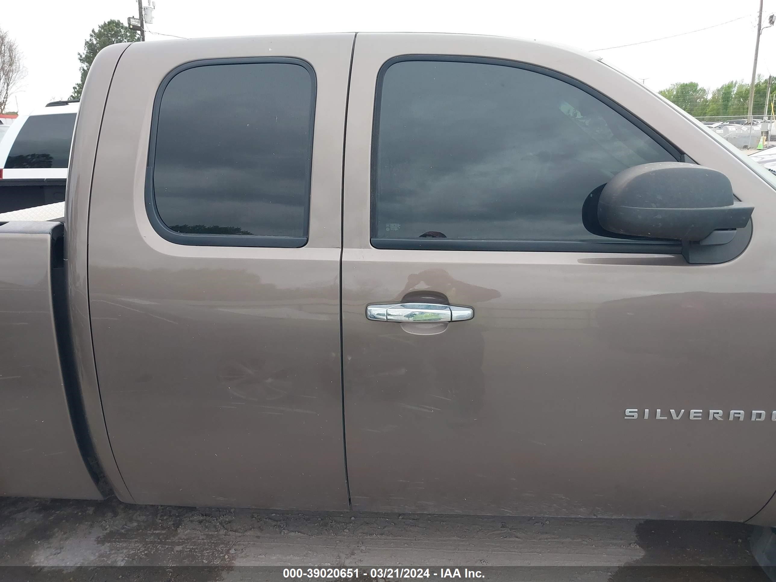 Photo 13 VIN: 1GCEC19C17Z649747 - CHEVROLET SILVERADO 