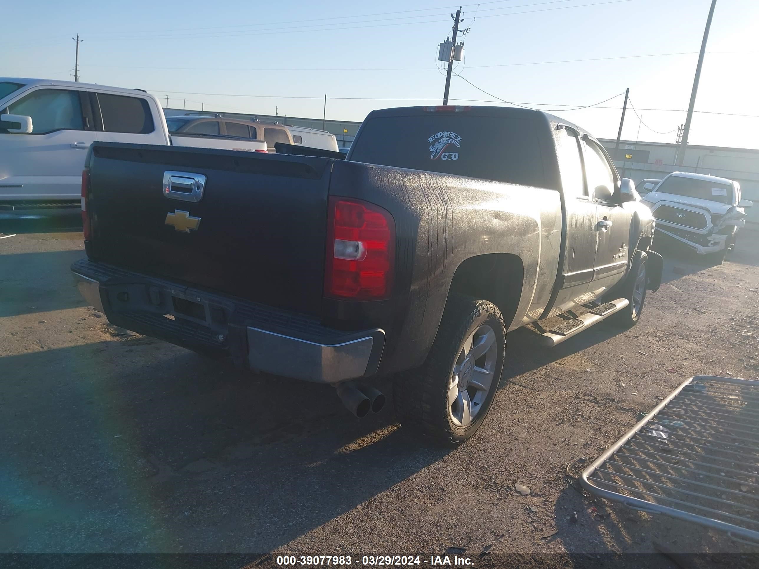 Photo 3 VIN: 1GCEC19C18Z154109 - CHEVROLET SILVERADO 