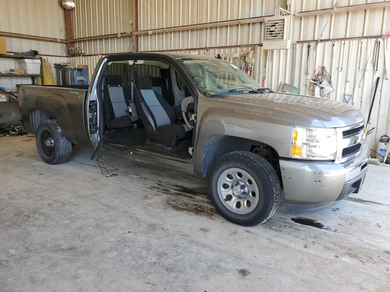 Photo 3 VIN: 1GCEC19C19Z114825 - CHEVROLET SILVERADO 