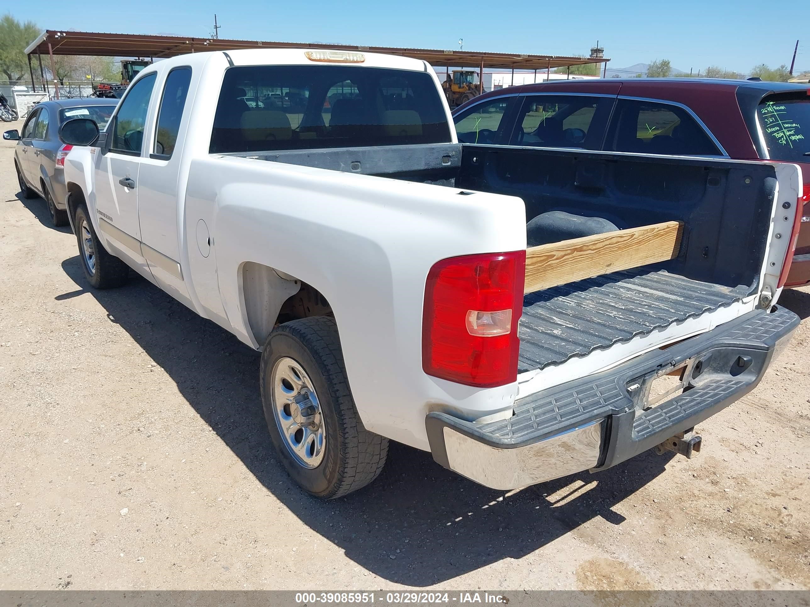 Photo 2 VIN: 1GCEC19C38Z184552 - CHEVROLET SILVERADO 