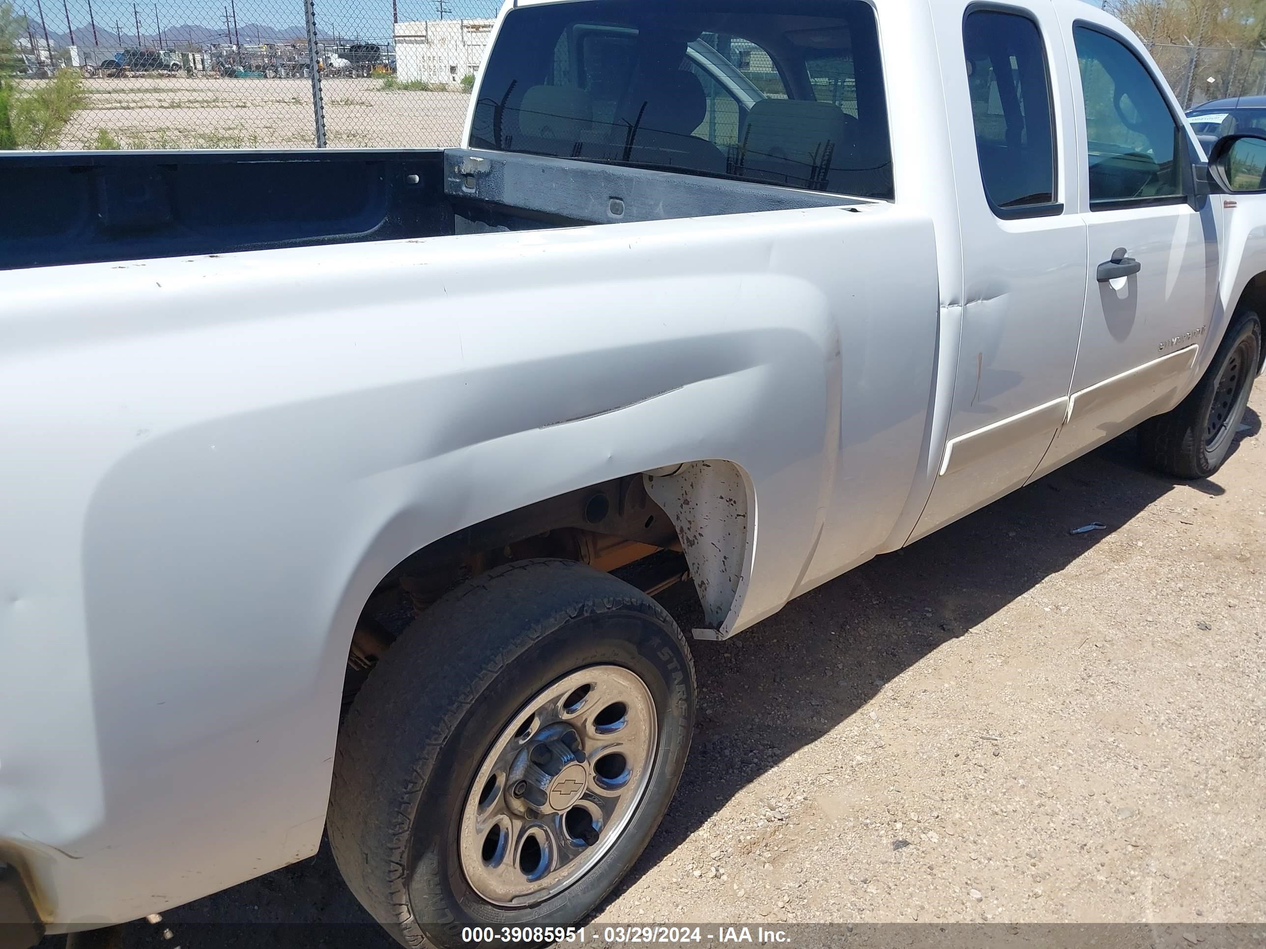 Photo 5 VIN: 1GCEC19C38Z184552 - CHEVROLET SILVERADO 