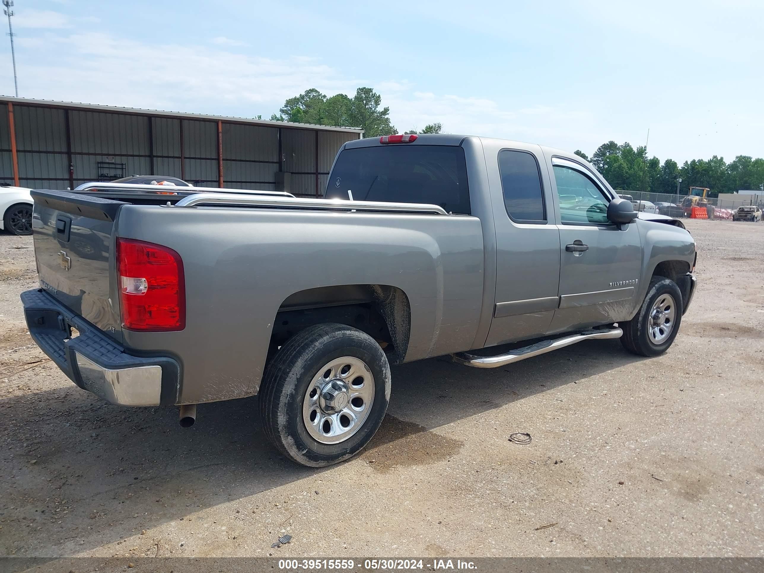 Photo 3 VIN: 1GCEC19C47Z557077 - CHEVROLET SILVERADO 