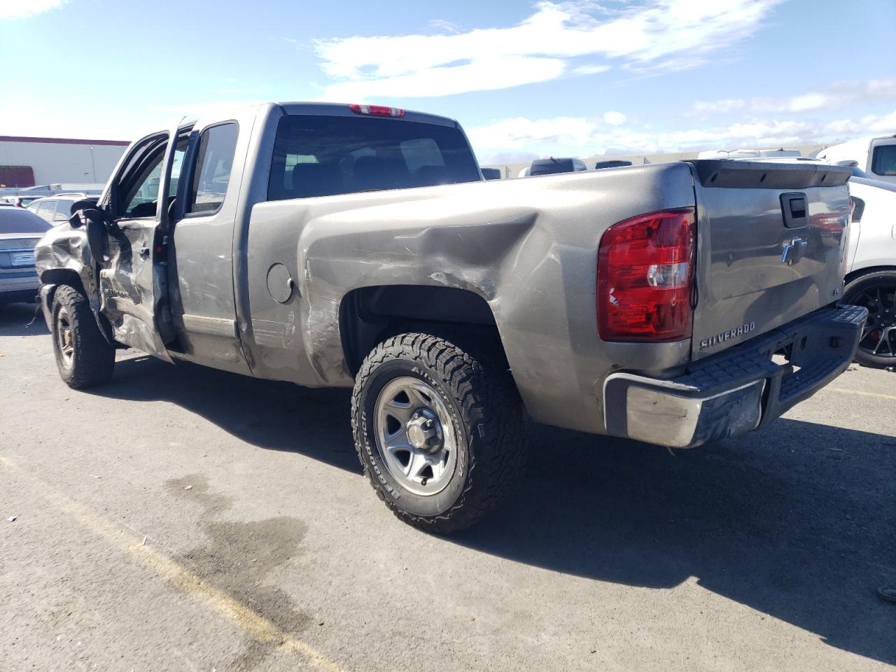 Photo 1 VIN: 1GCEC19C68Z330832 - CHEVROLET SILVERADO 