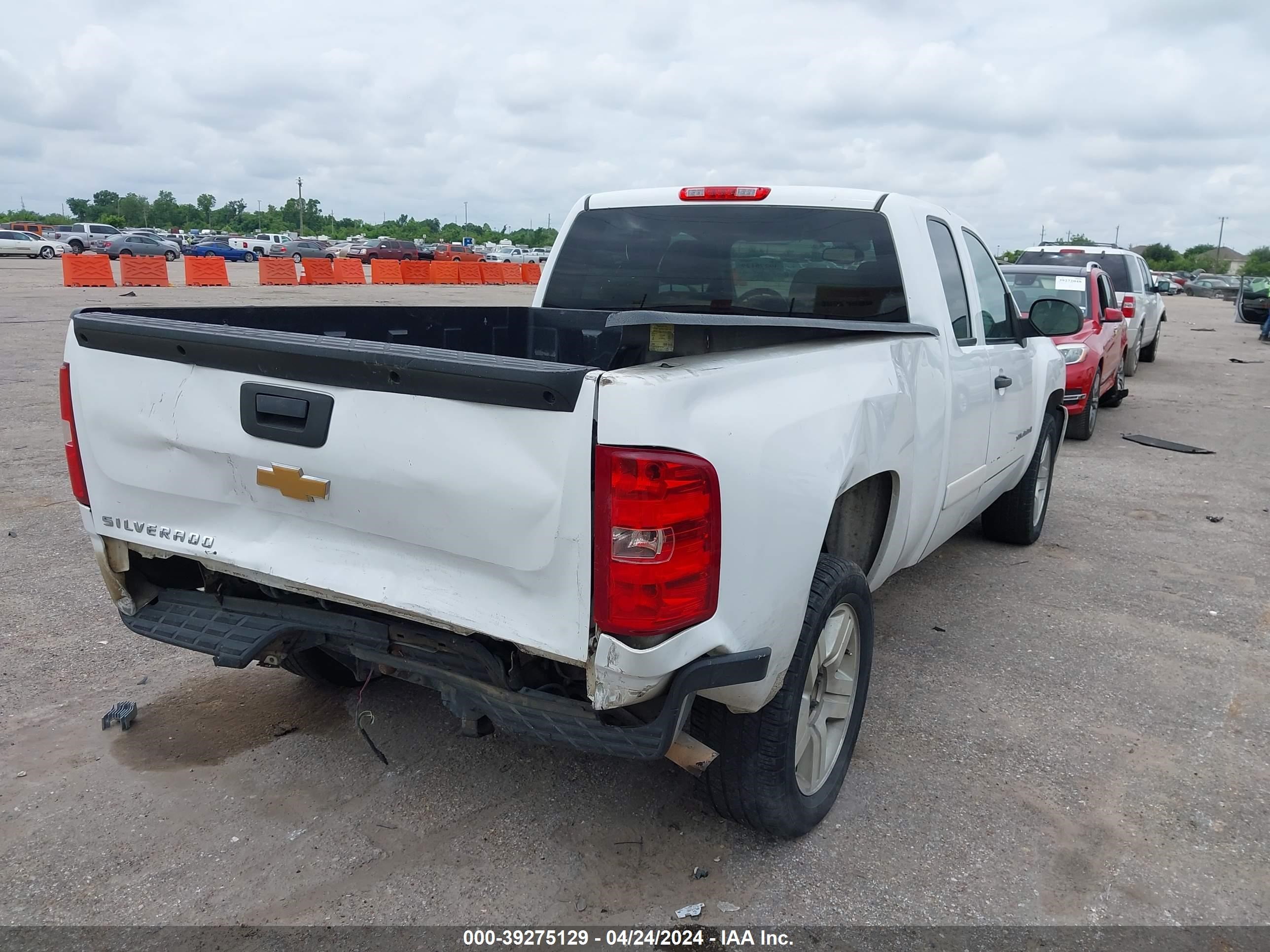 Photo 3 VIN: 1GCEC19C88Z186460 - CHEVROLET SILVERADO 