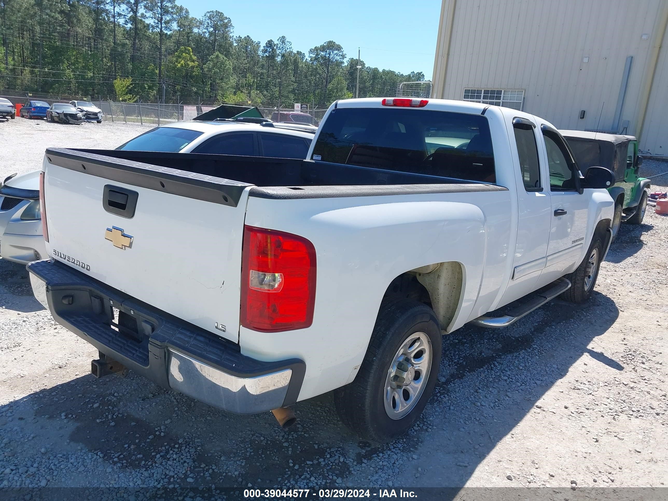 Photo 3 VIN: 1GCEC19CX9Z293334 - CHEVROLET SILVERADO 