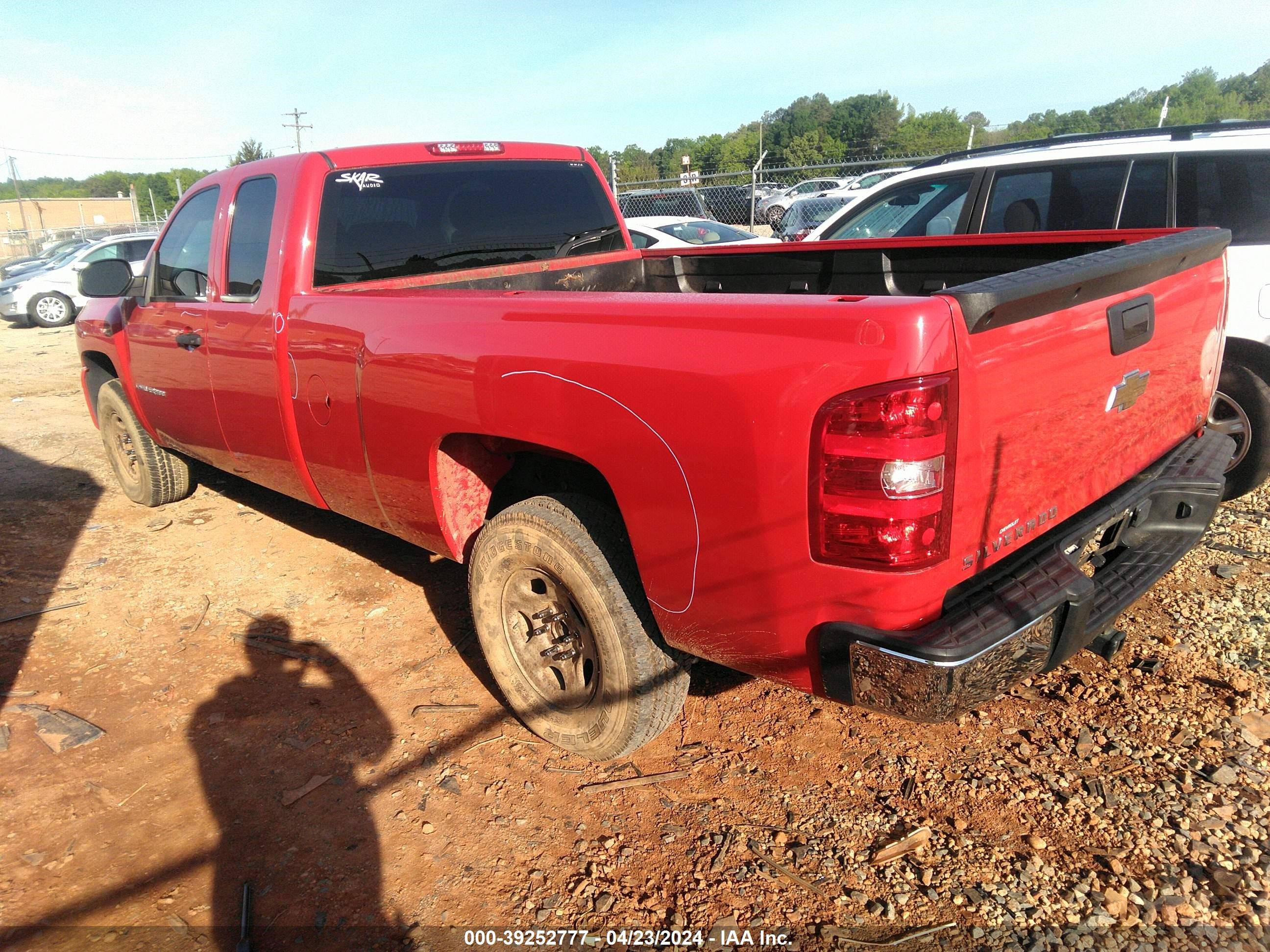 Photo 2 VIN: 1GCEC19J68E165709 - CHEVROLET SILVERADO 