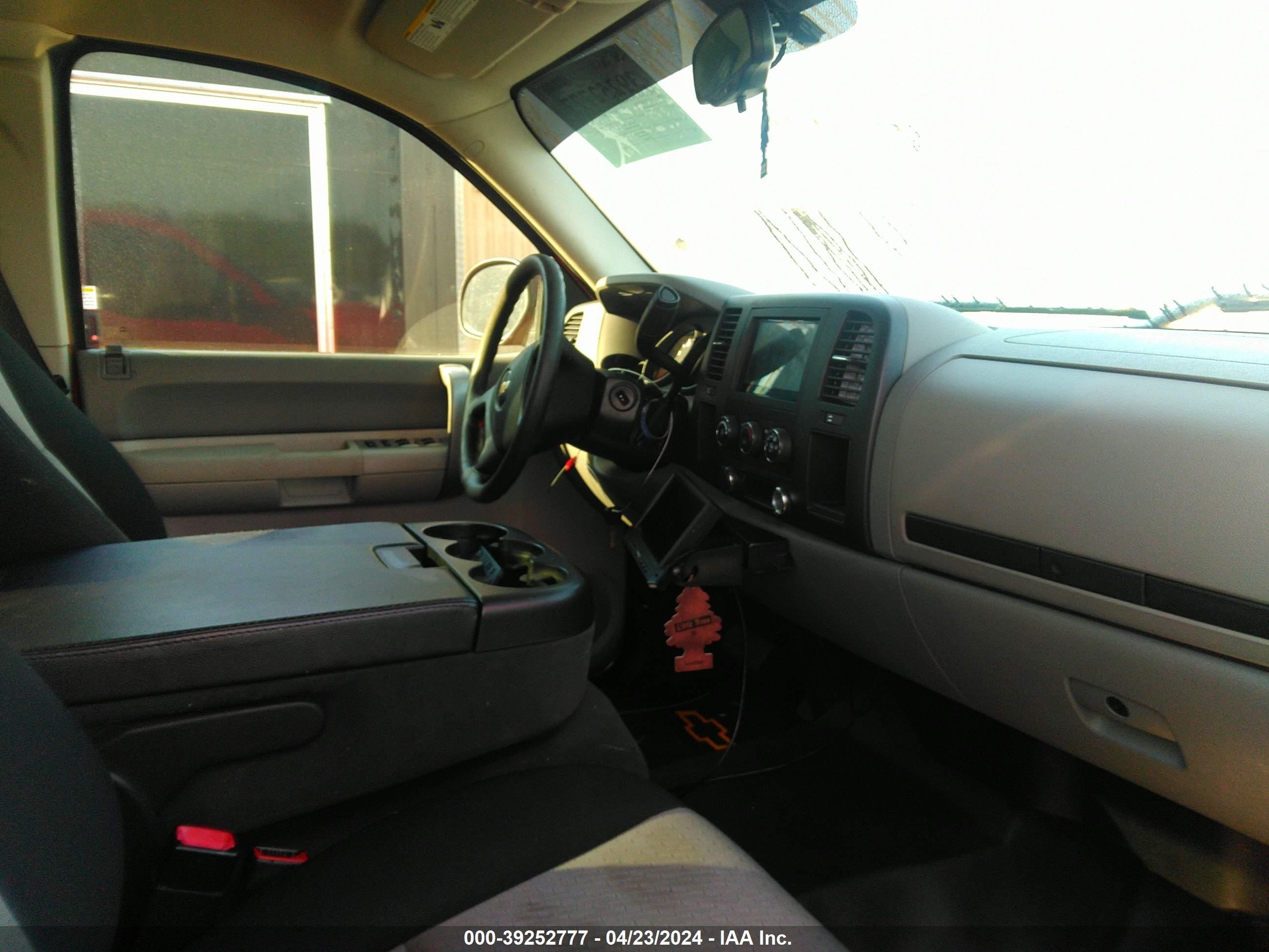 Photo 4 VIN: 1GCEC19J68E165709 - CHEVROLET SILVERADO 