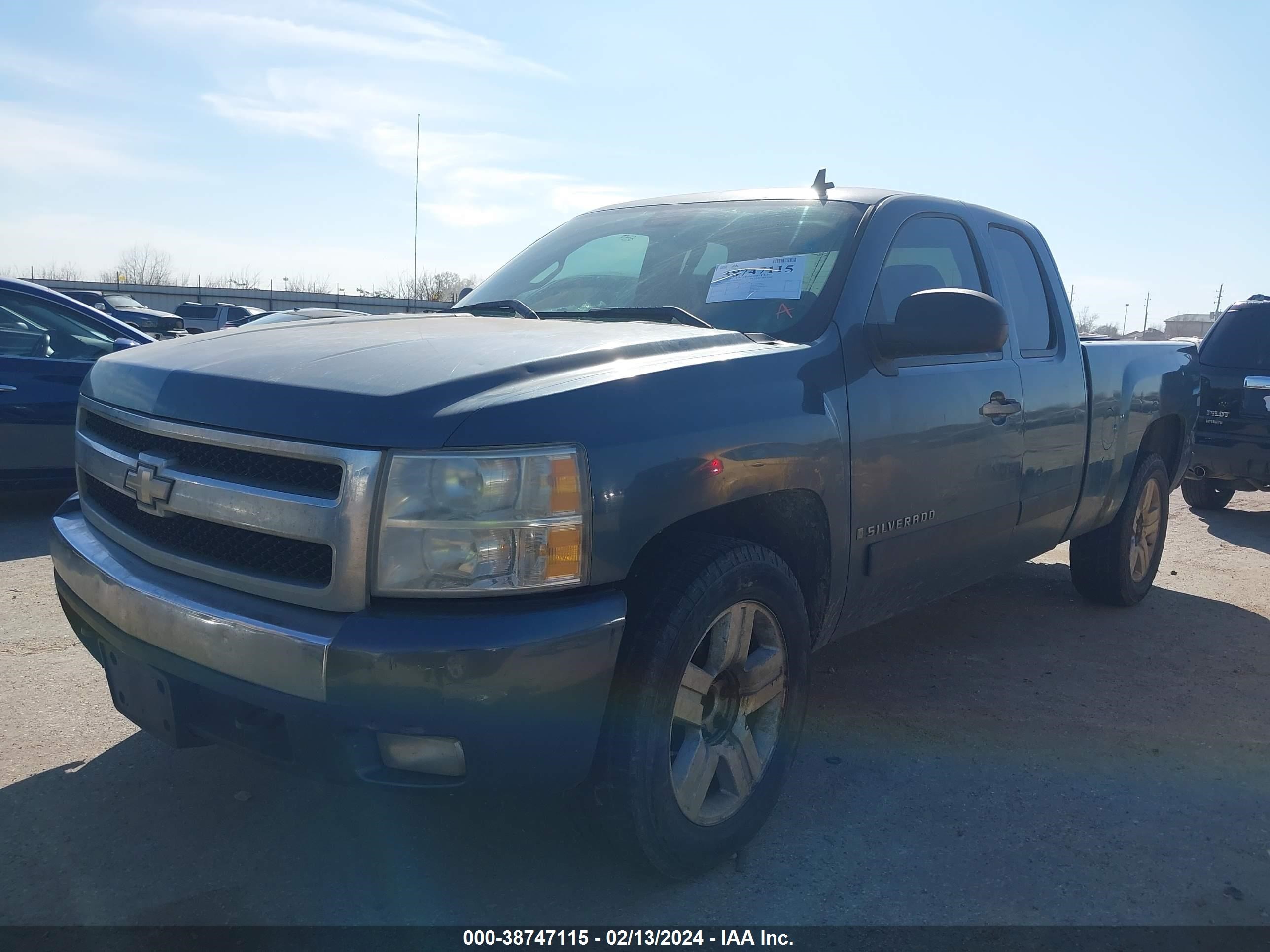 Photo 1 VIN: 1GCEC19J68Z329095 - CHEVROLET SILVERADO 