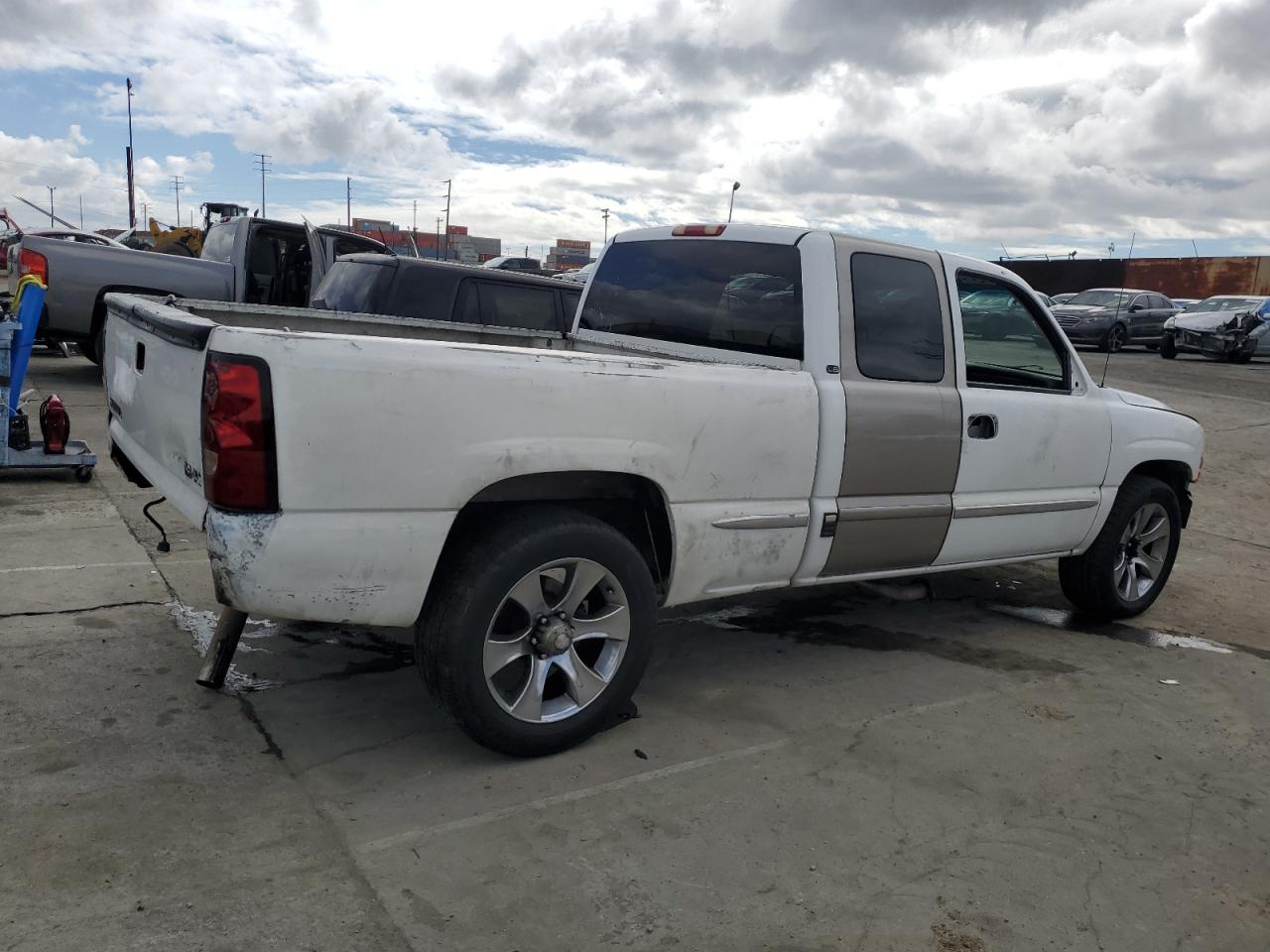 Photo 2 VIN: 1GCEC19T01Z132561 - CHEVROLET SILVERADO 