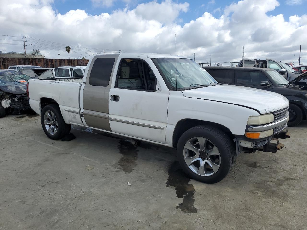 Photo 3 VIN: 1GCEC19T01Z132561 - CHEVROLET SILVERADO 