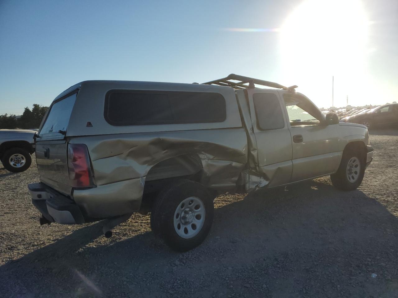 Photo 2 VIN: 1GCEC19T55Z319817 - CHEVROLET SILVERADO 