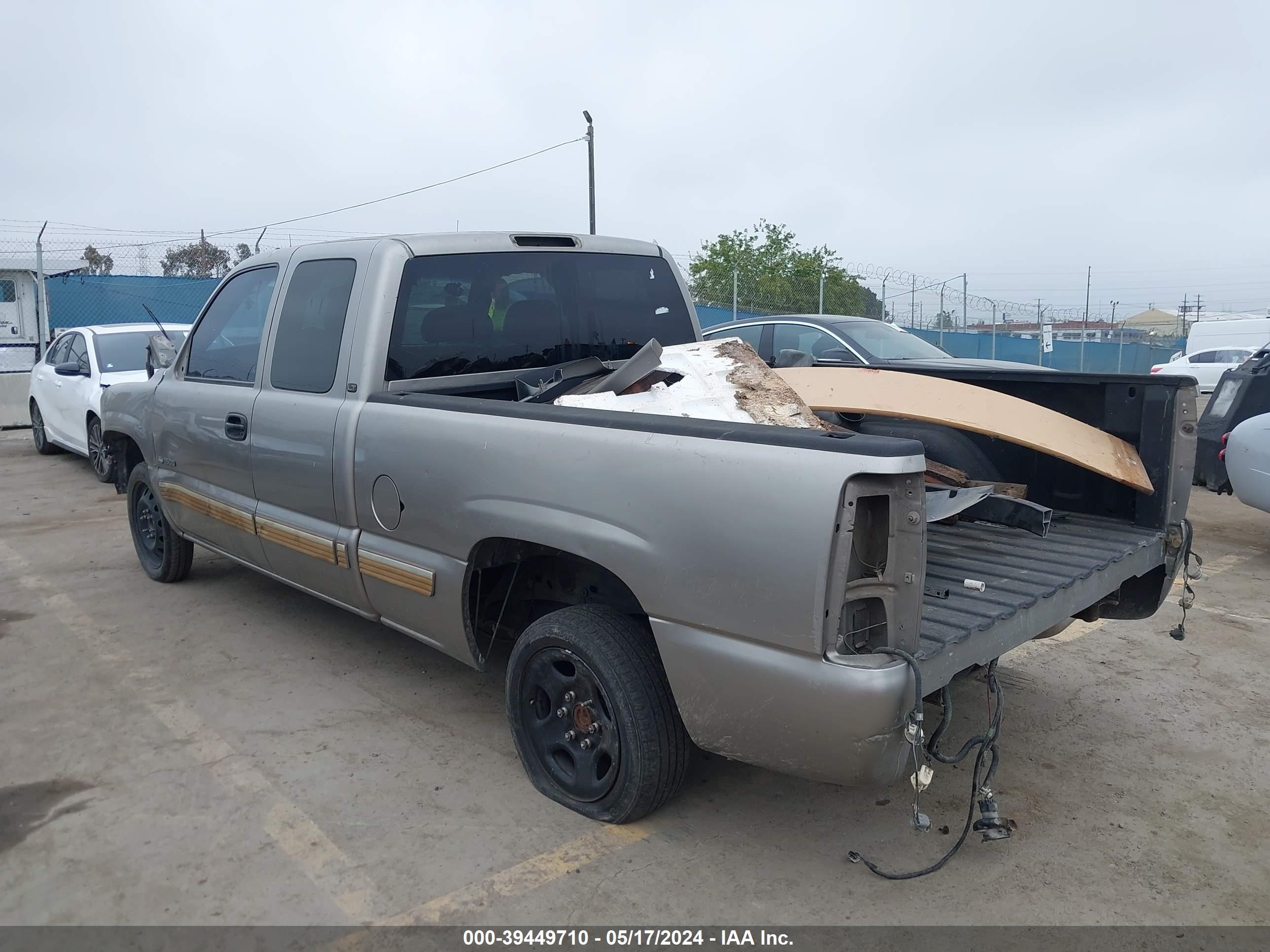 Photo 2 VIN: 1GCEC19T61Z164561 - CHEVROLET SILVERADO 