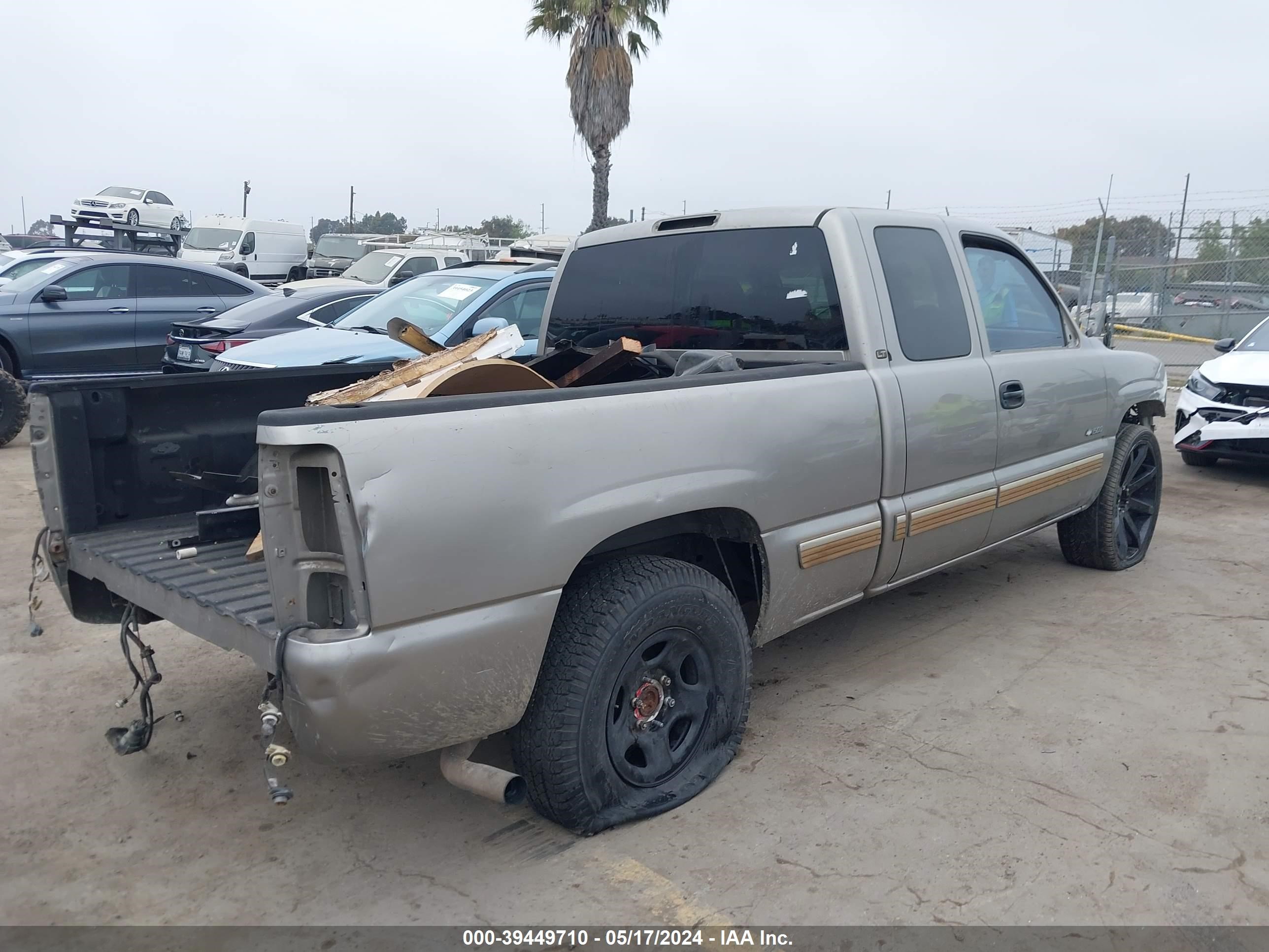 Photo 3 VIN: 1GCEC19T61Z164561 - CHEVROLET SILVERADO 