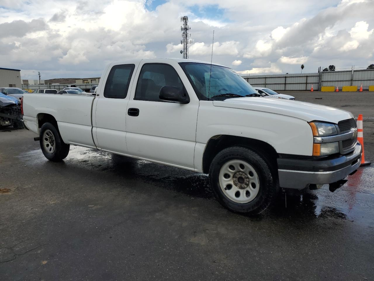 Photo 3 VIN: 1GCEC19T65E255780 - CHEVROLET SILVERADO 