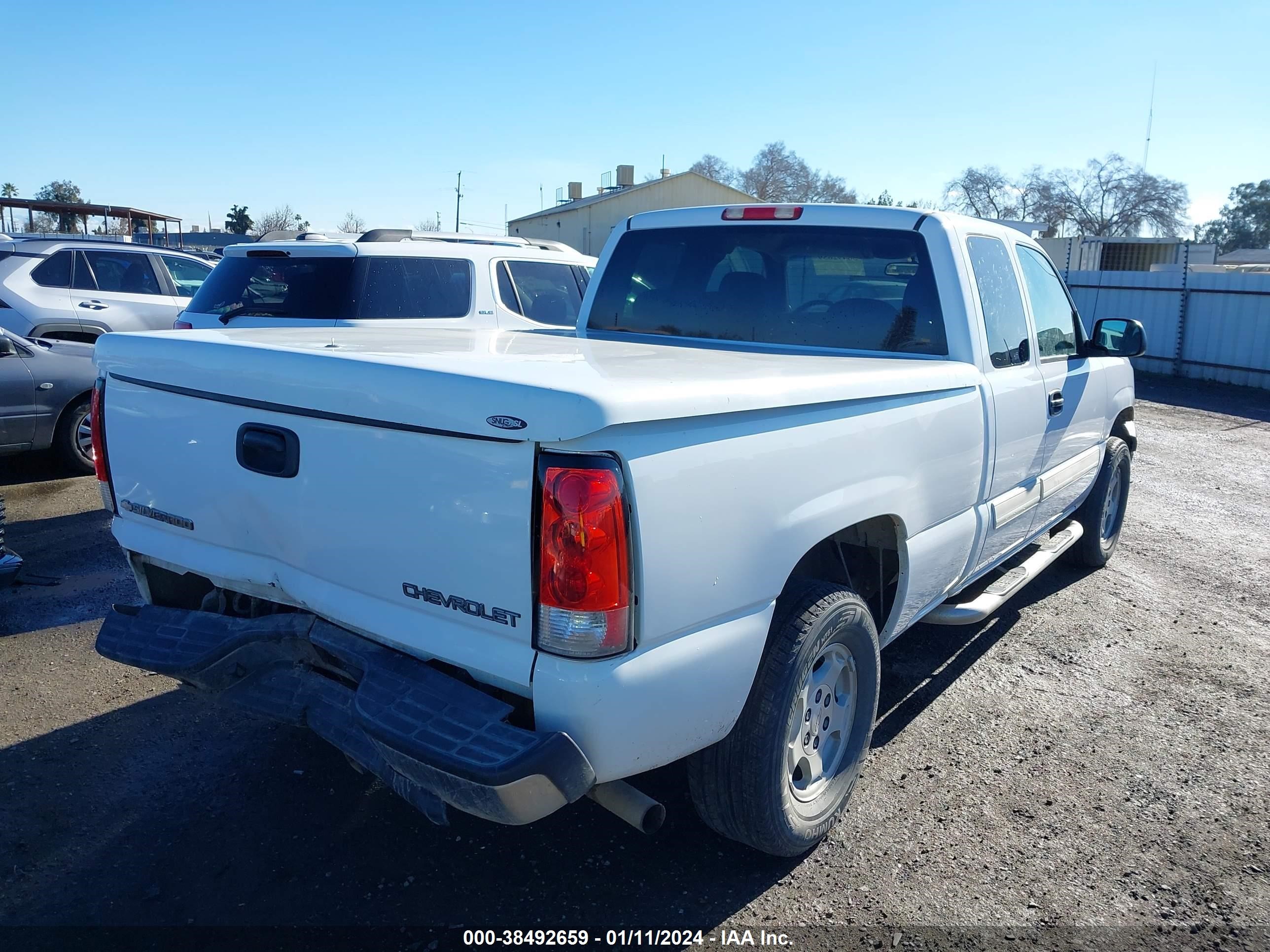 Photo 3 VIN: 1GCEC19T65Z130903 - CHEVROLET SILVERADO 