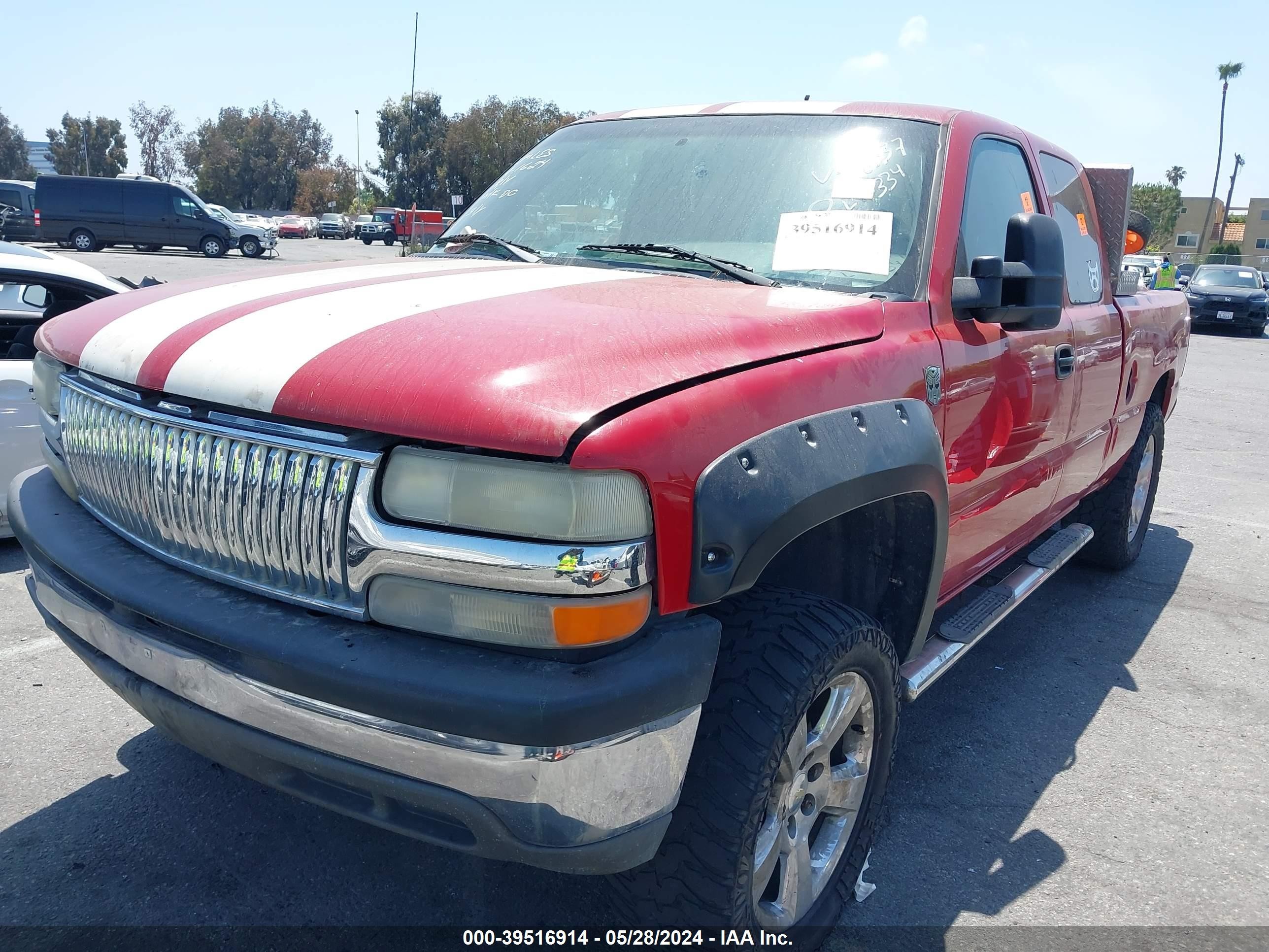 Photo 1 VIN: 1GCEC19T7YZ117310 - CHEVROLET SILVERADO 